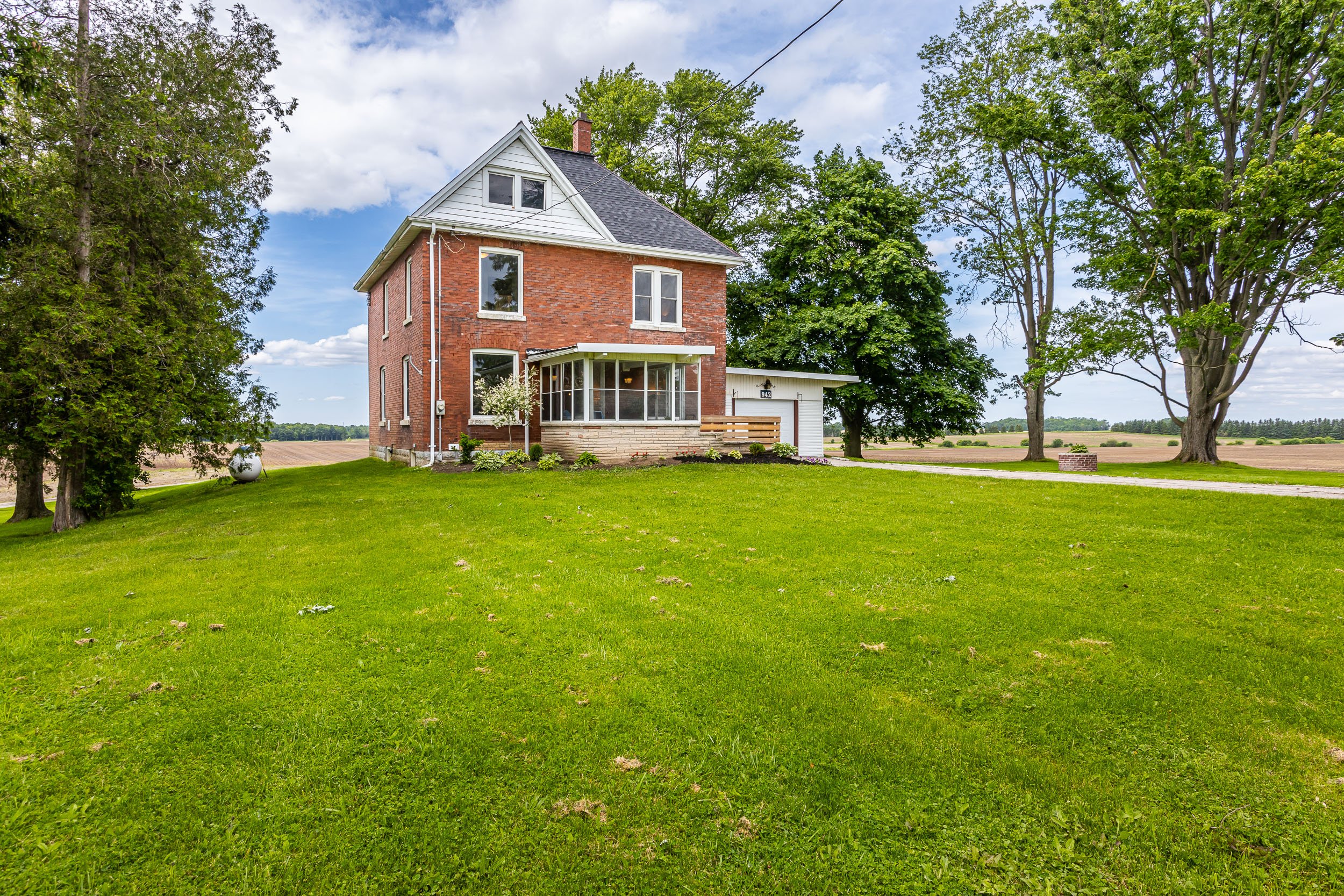 942 Westminster-4.jpg