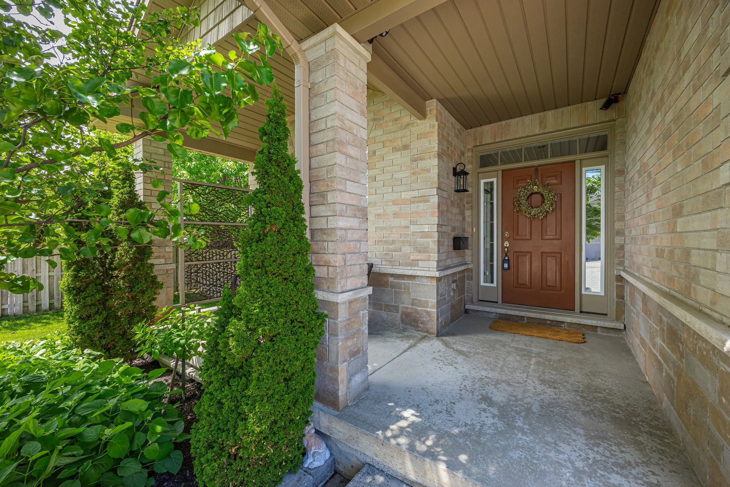 10-2080 Beaverbrook Ave -05.jpg