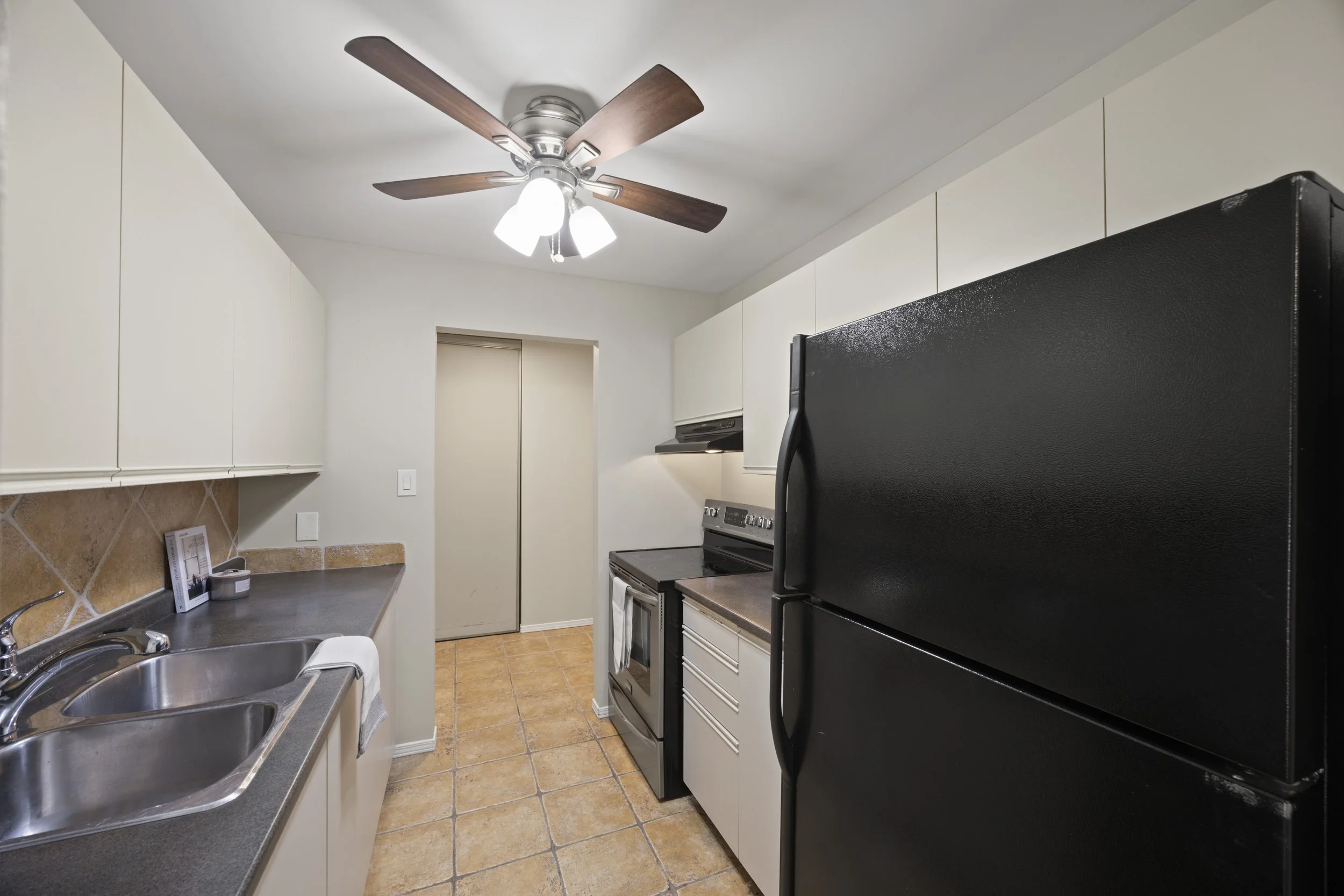 208 - 2228 Trafalgar St -09.JPG