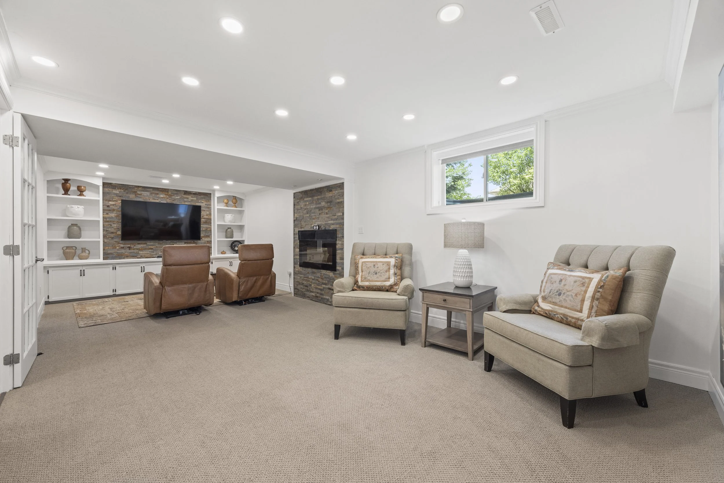10-2080 Beaverbrook Ave -32.JPG