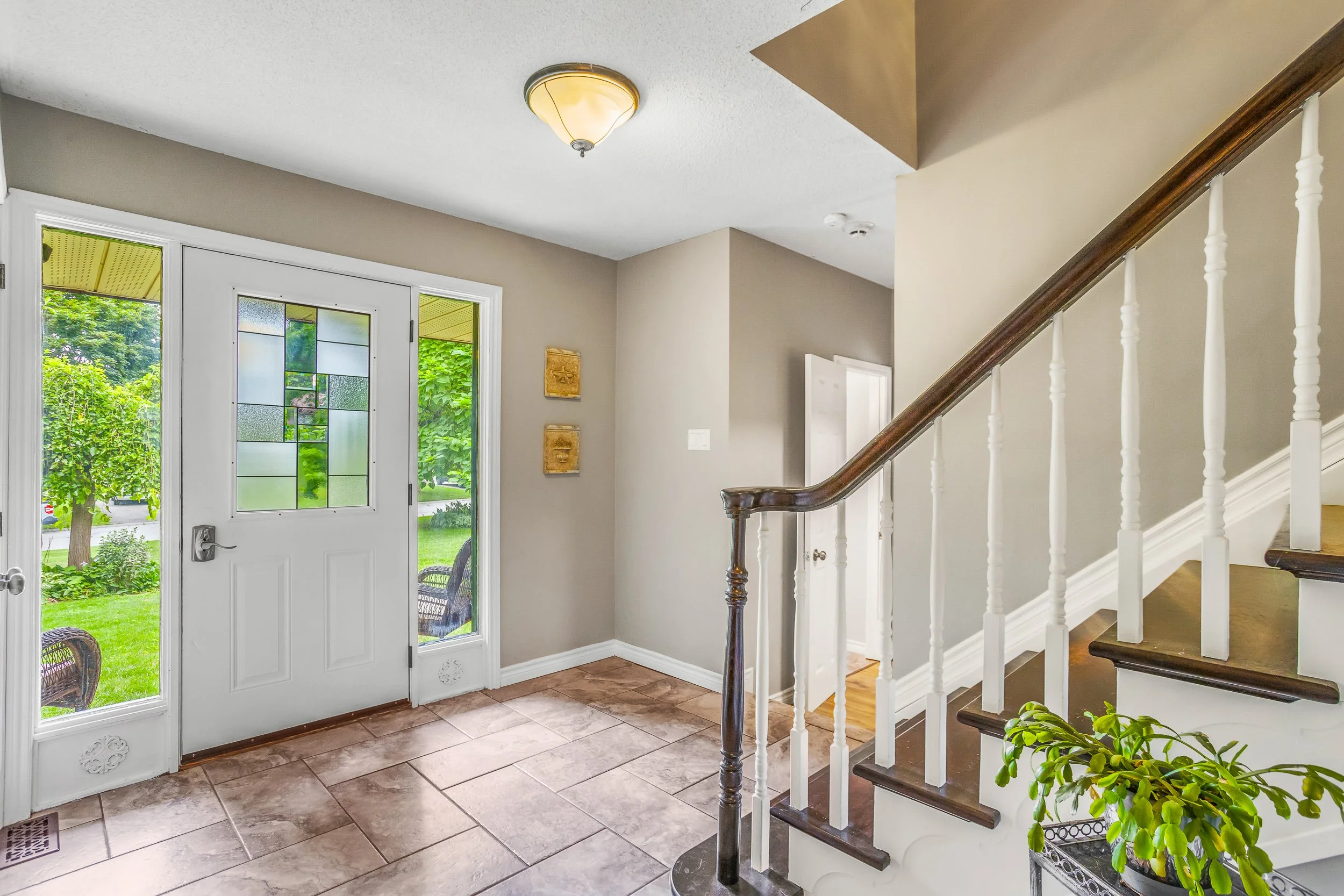 272 Chittick Cres-6.jpg