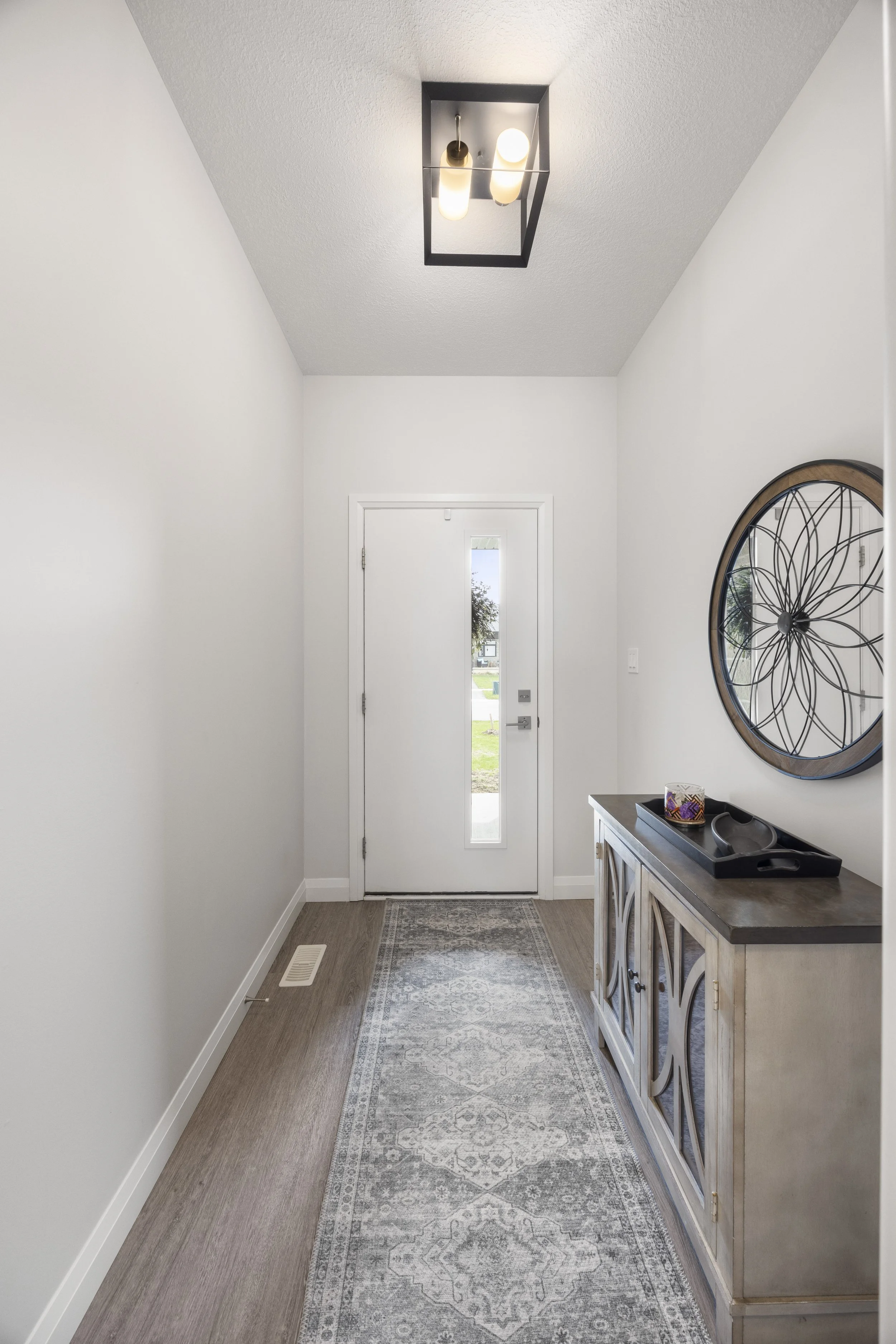 100 Rowe Ave -07.JPG