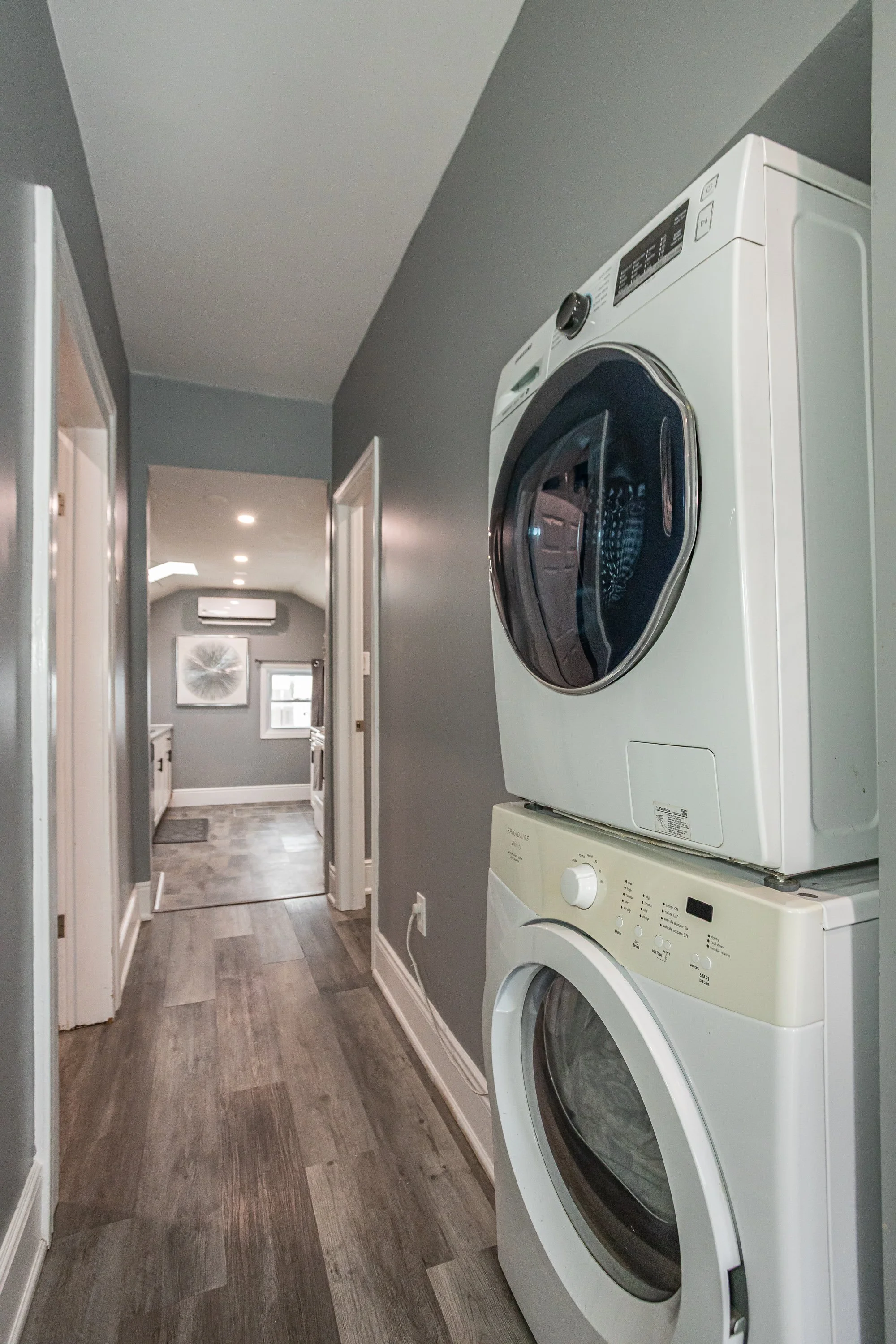 225 Simcoe St-13.jpg