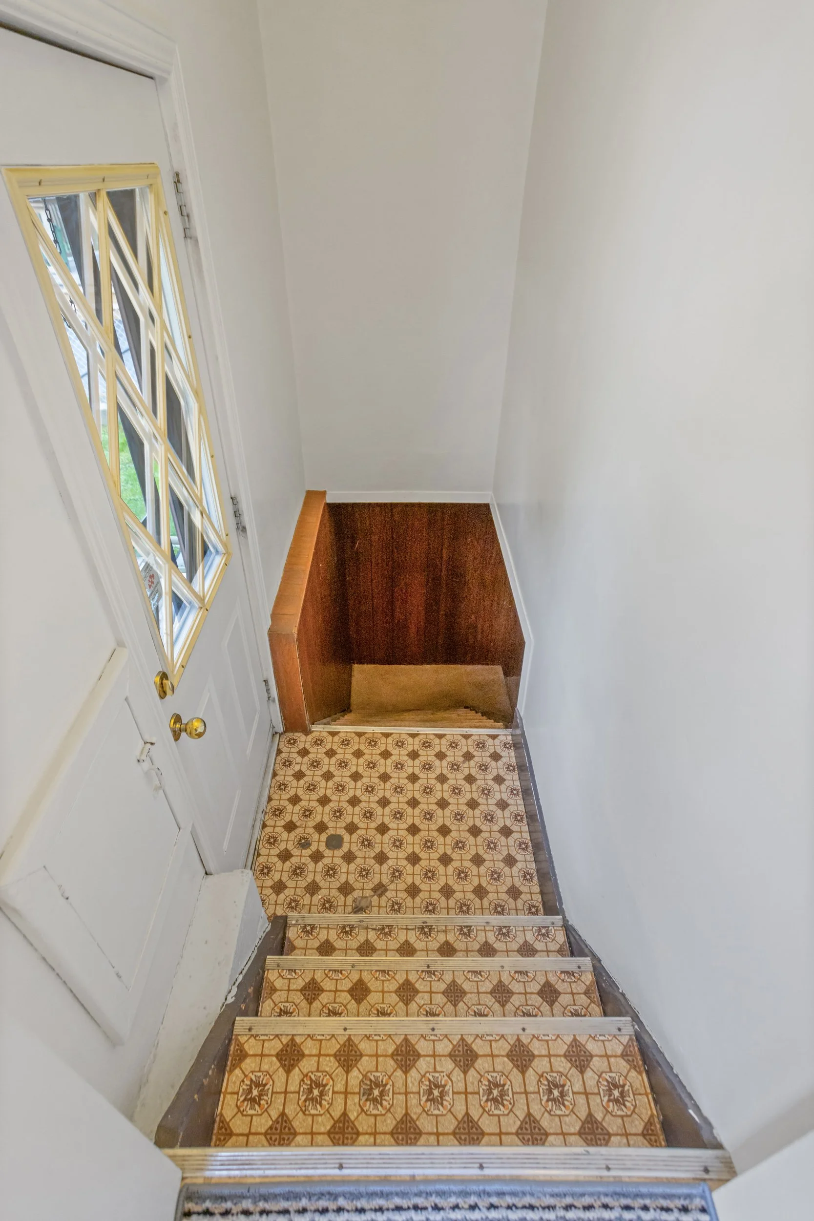1871 Parkhurst Ave-19.jpg