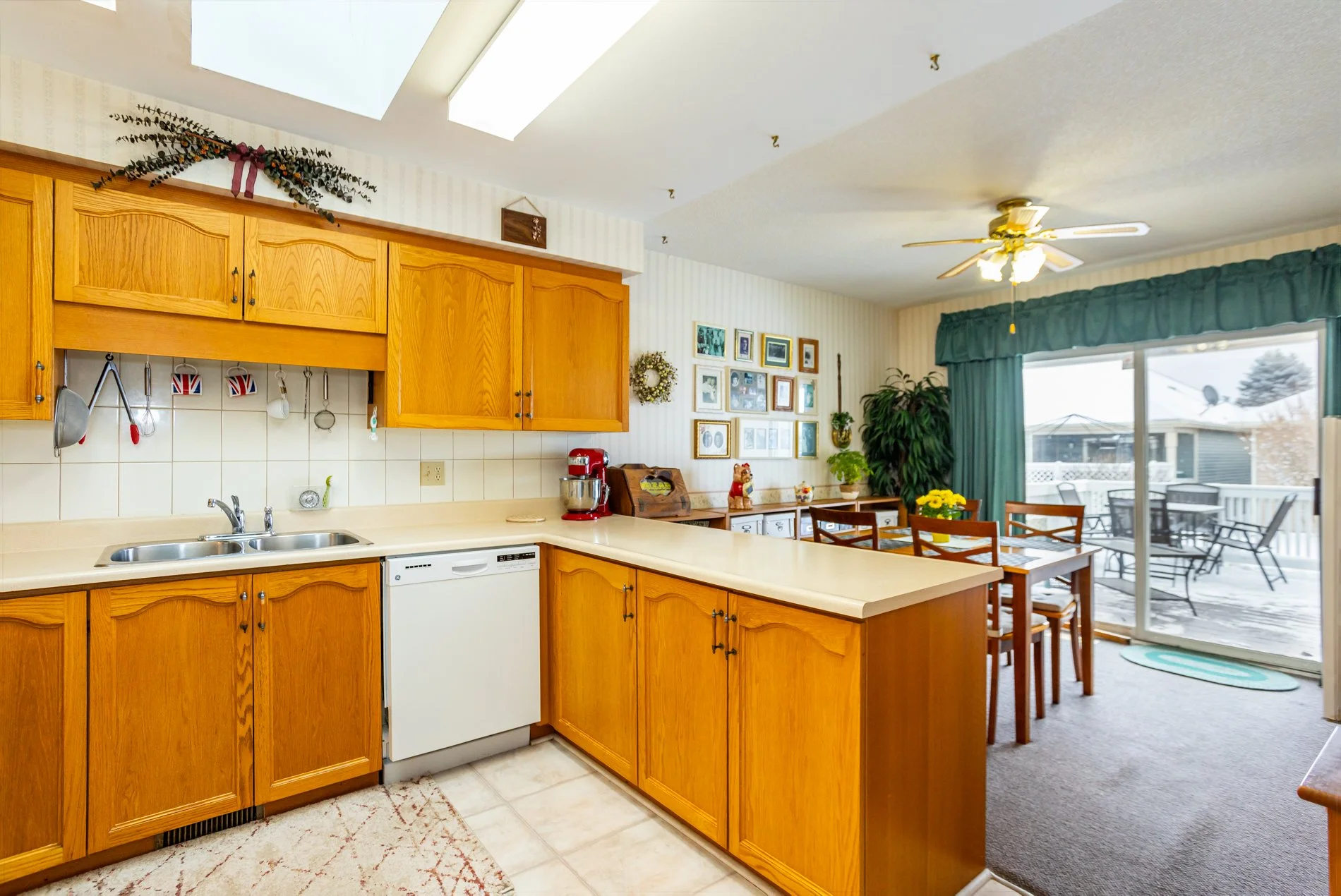 60 Hawkins Cres-28.jpg