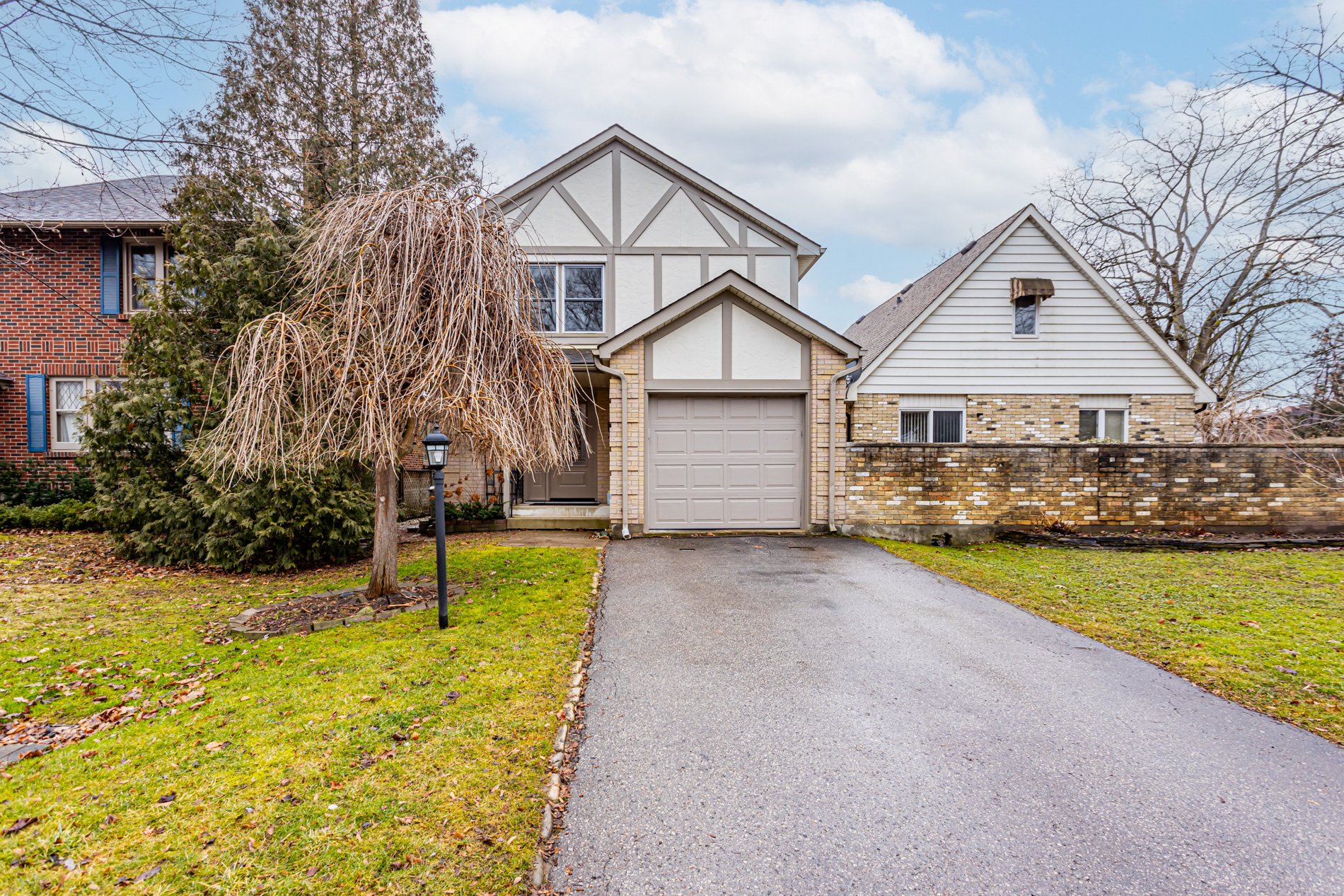 1-231 Windsor Ave-3.jpg