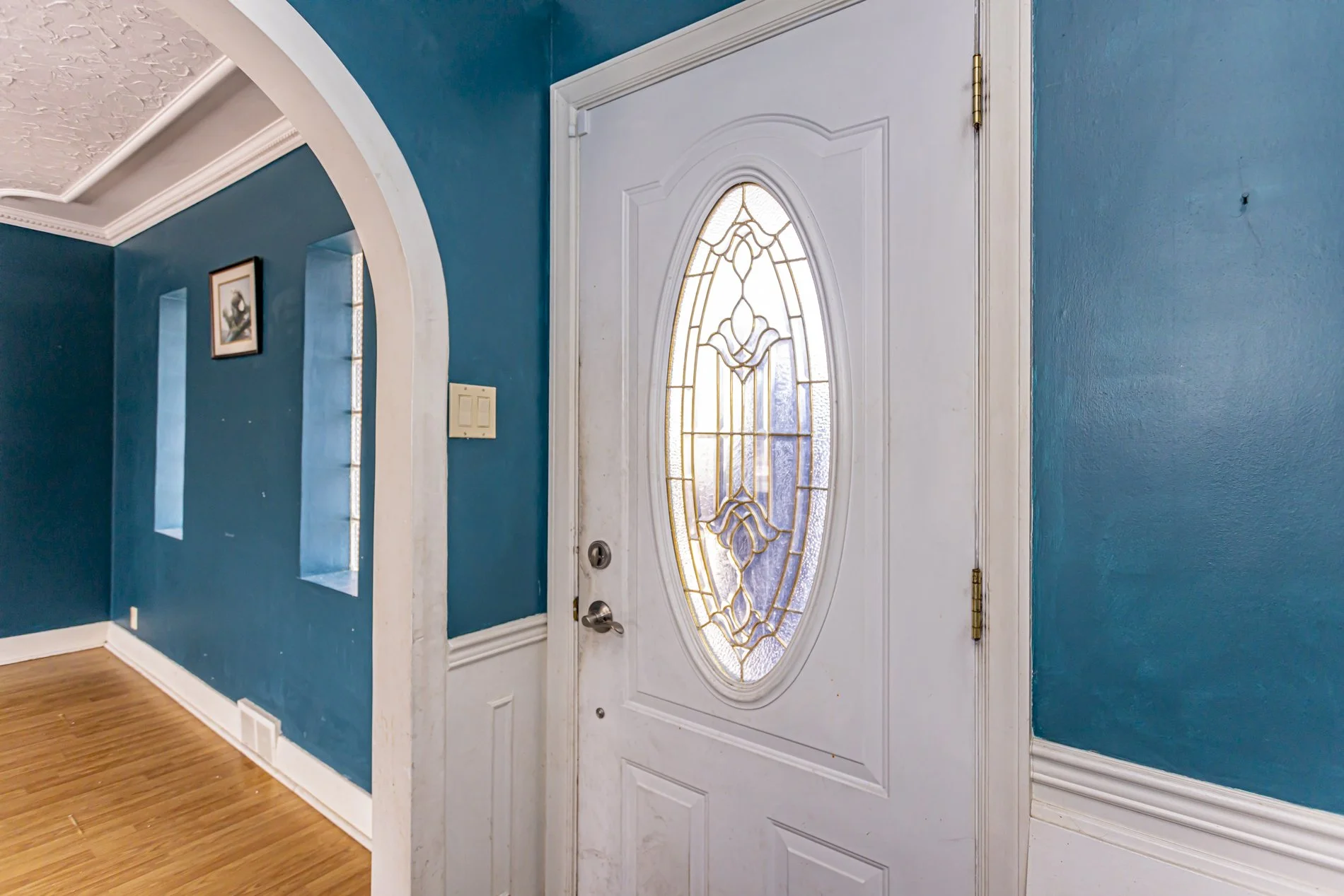 545 Commissioners Rd W_08.JPG