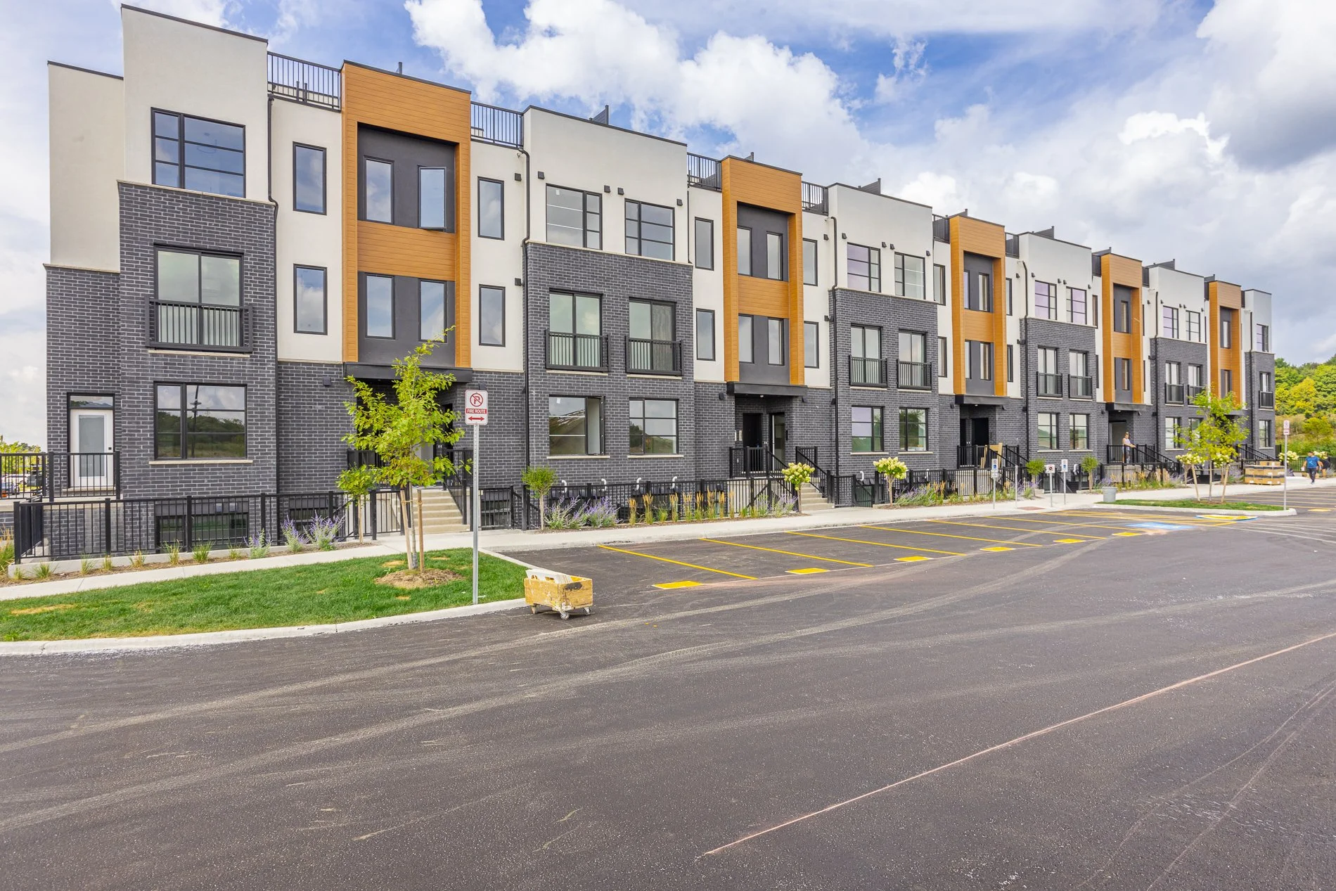 177-3900 Savoy St_04.jpg