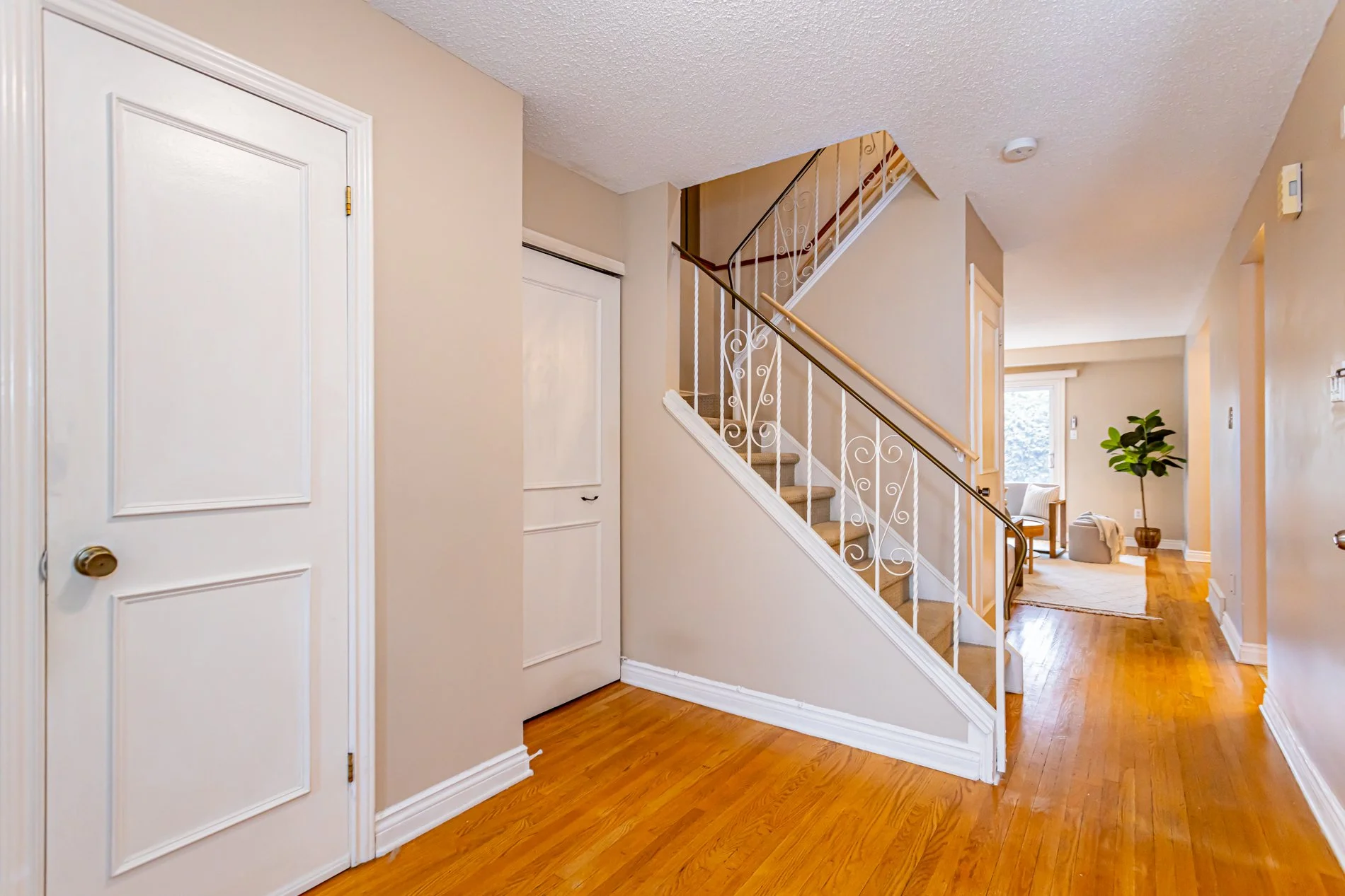 1-231 Windsor Ave-6.jpg