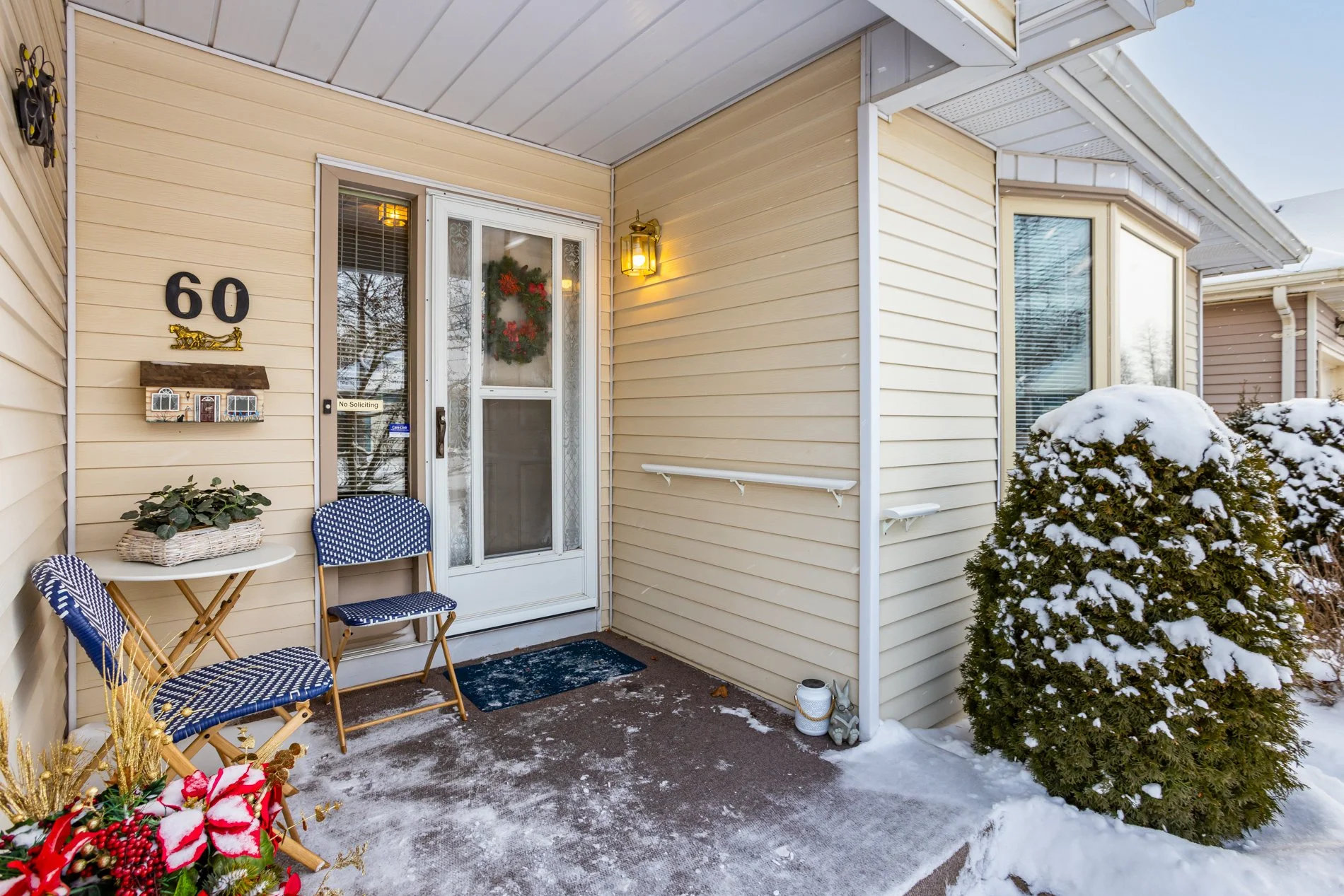 60 Hawkins Cres-5.jpg