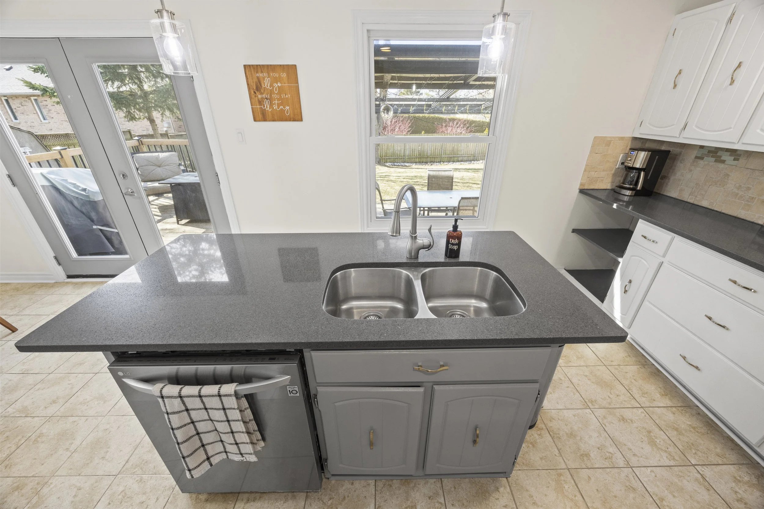 931 Farnham Rd -20.JPG