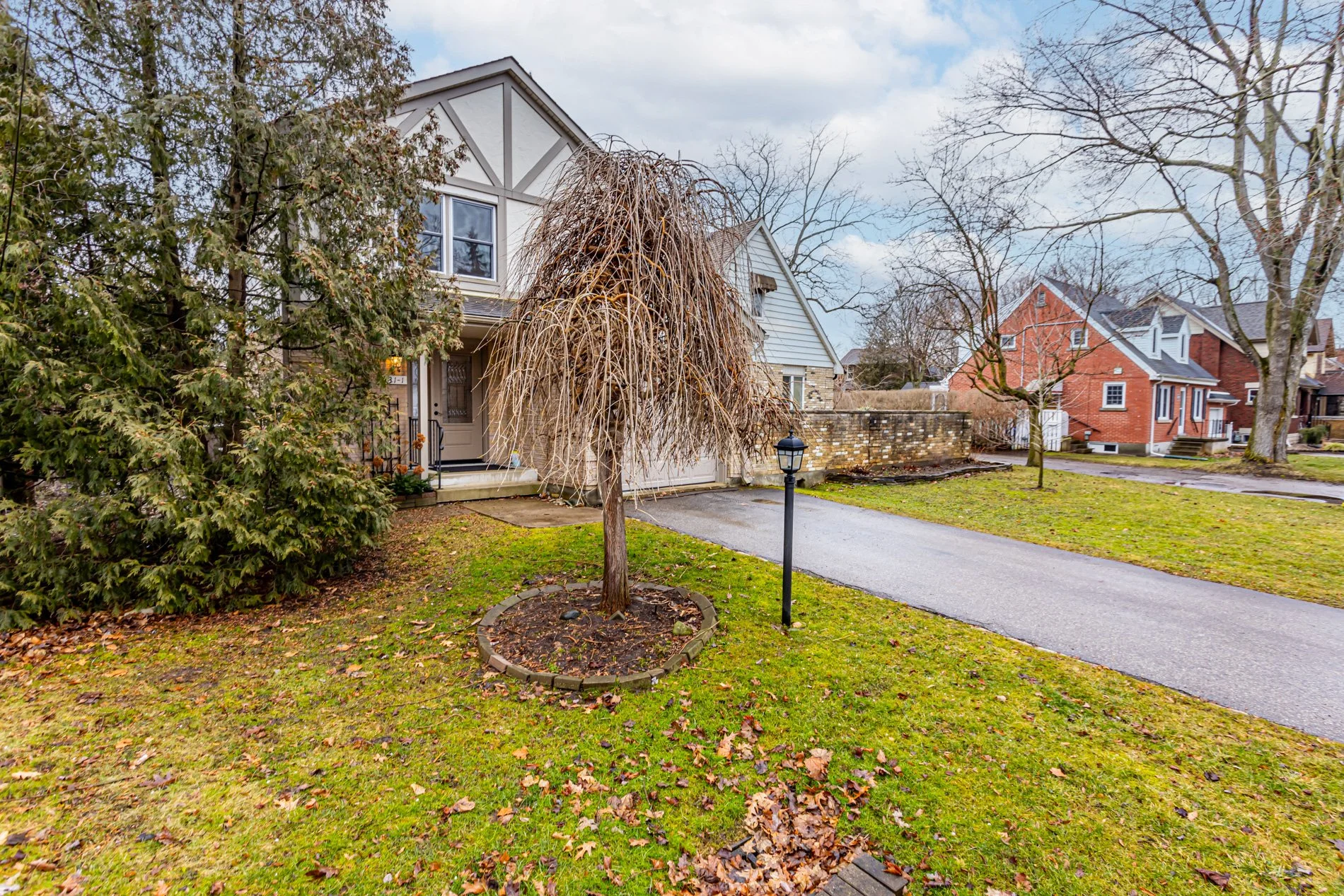 1-231 Windsor Ave-2.jpg
