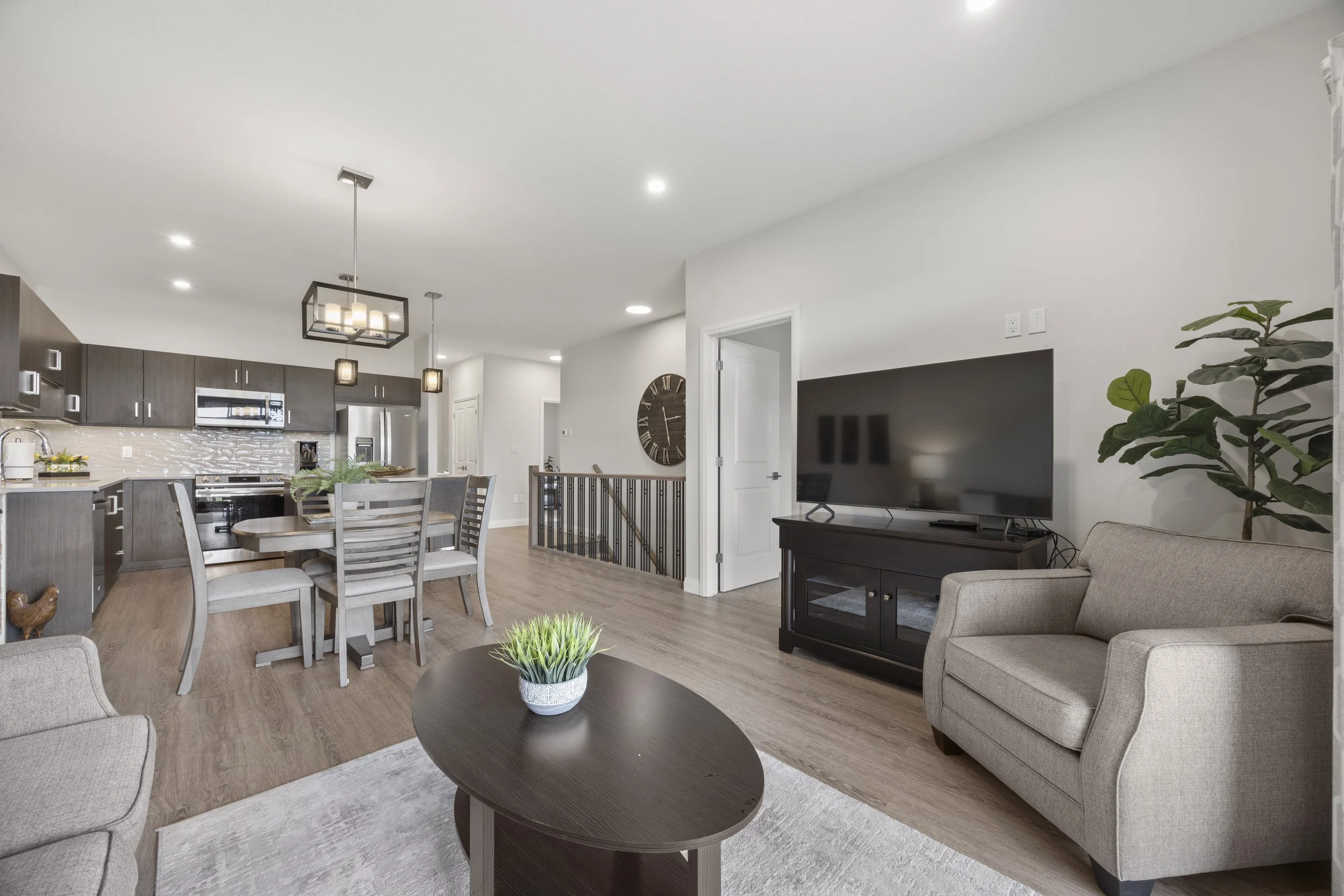 100 Rowe Ave -20.JPG