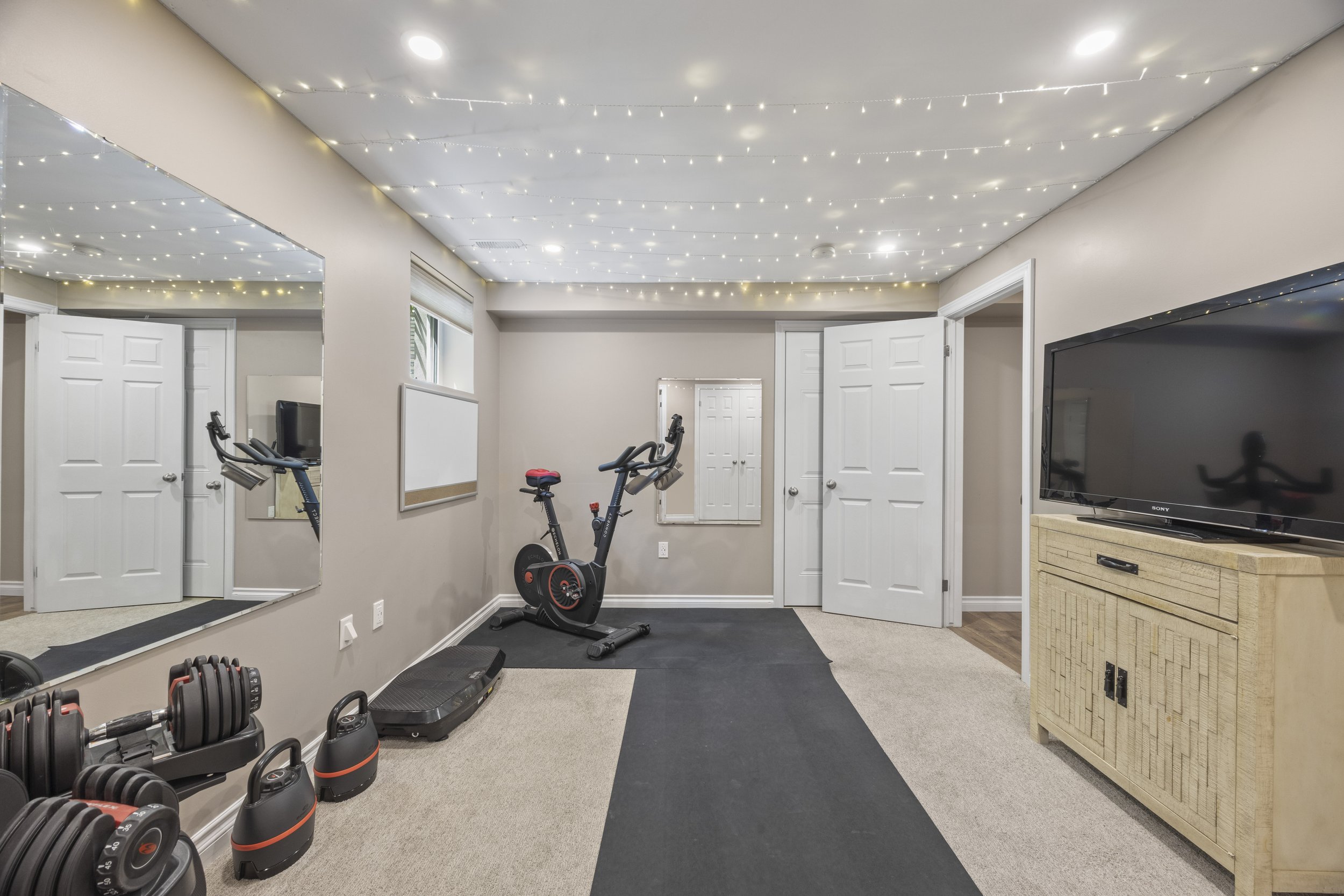 245 Ensign Cres -38.JPG