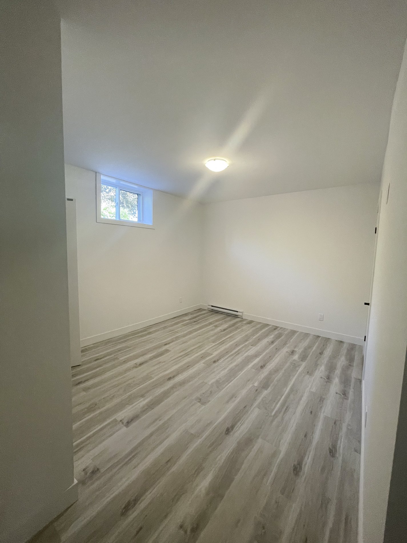 285 William St - Unit 1_01.JPG