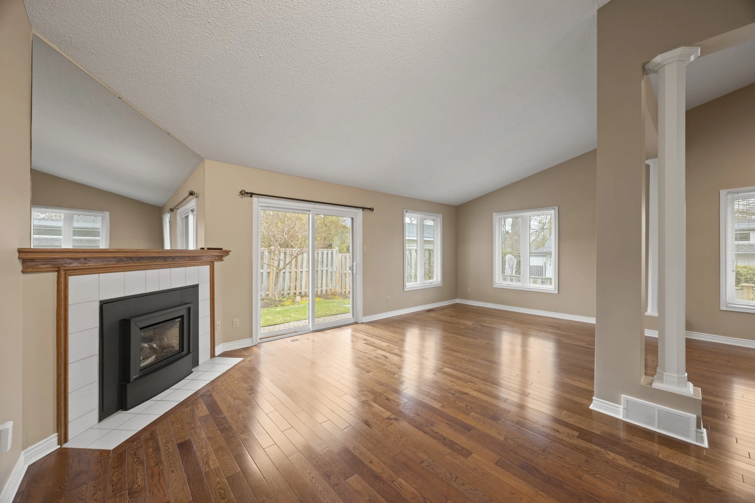 12-90 Ontario St S -13.JPG