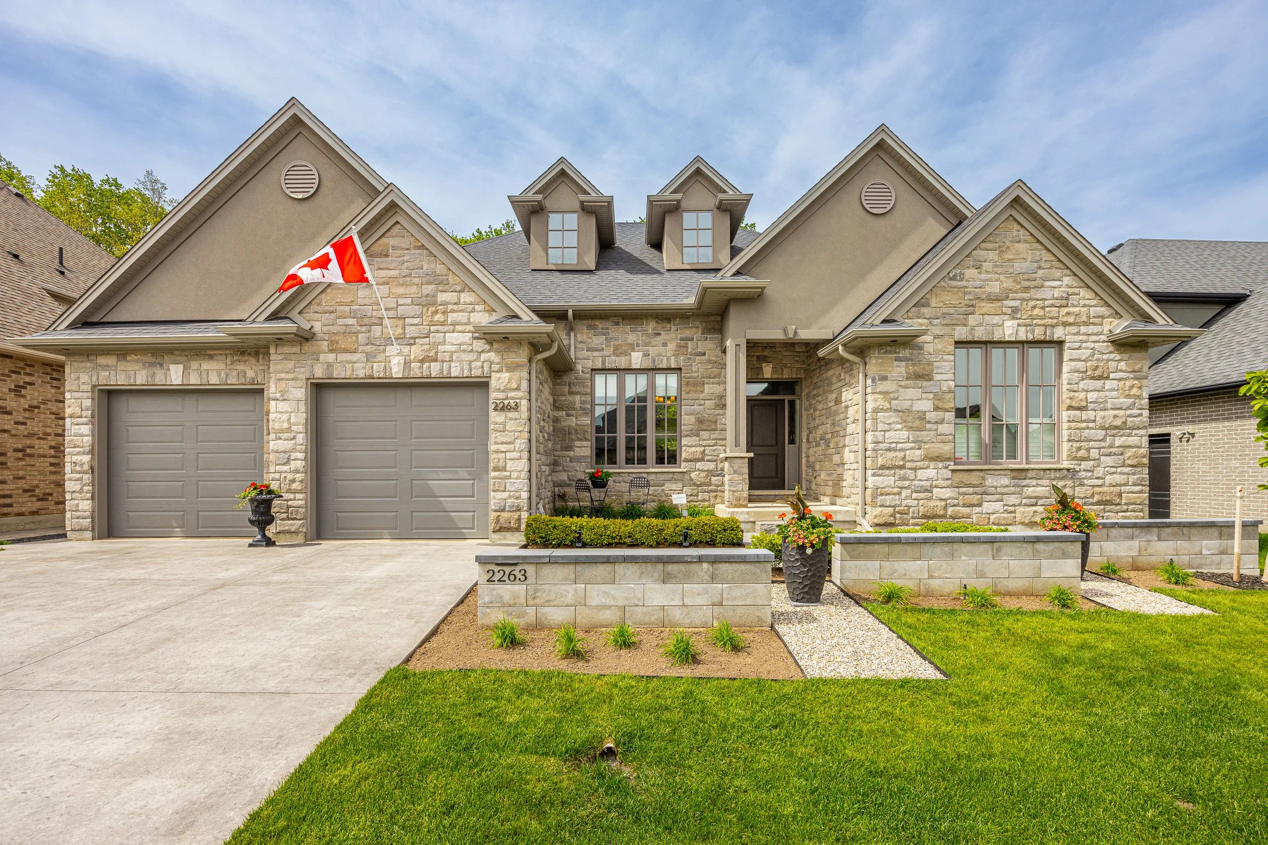2263 Dauncey Cres -02.jpg