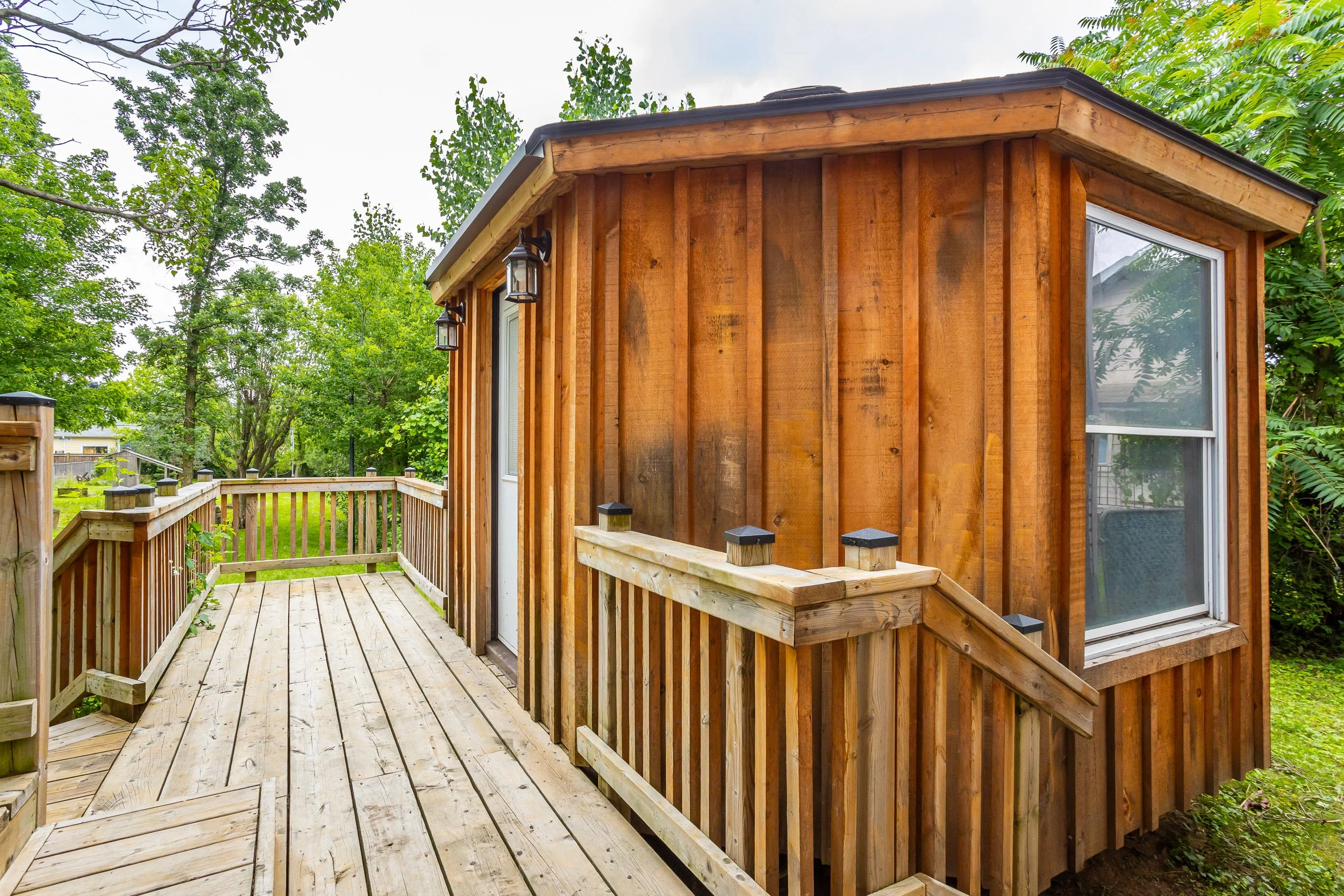 1811 Royal Cres-32.jpg