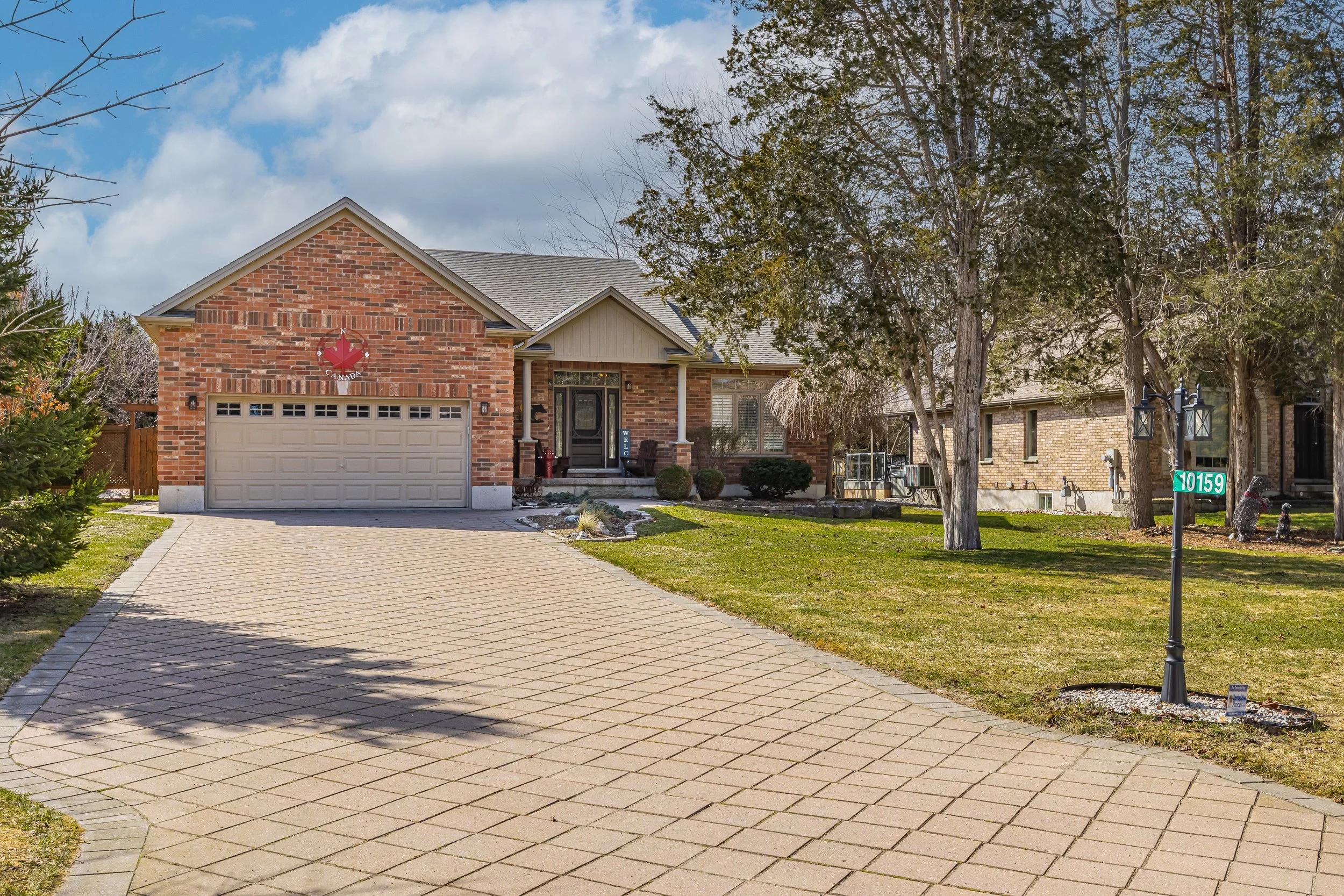 10159 Meadowlily Cres -03.jpg