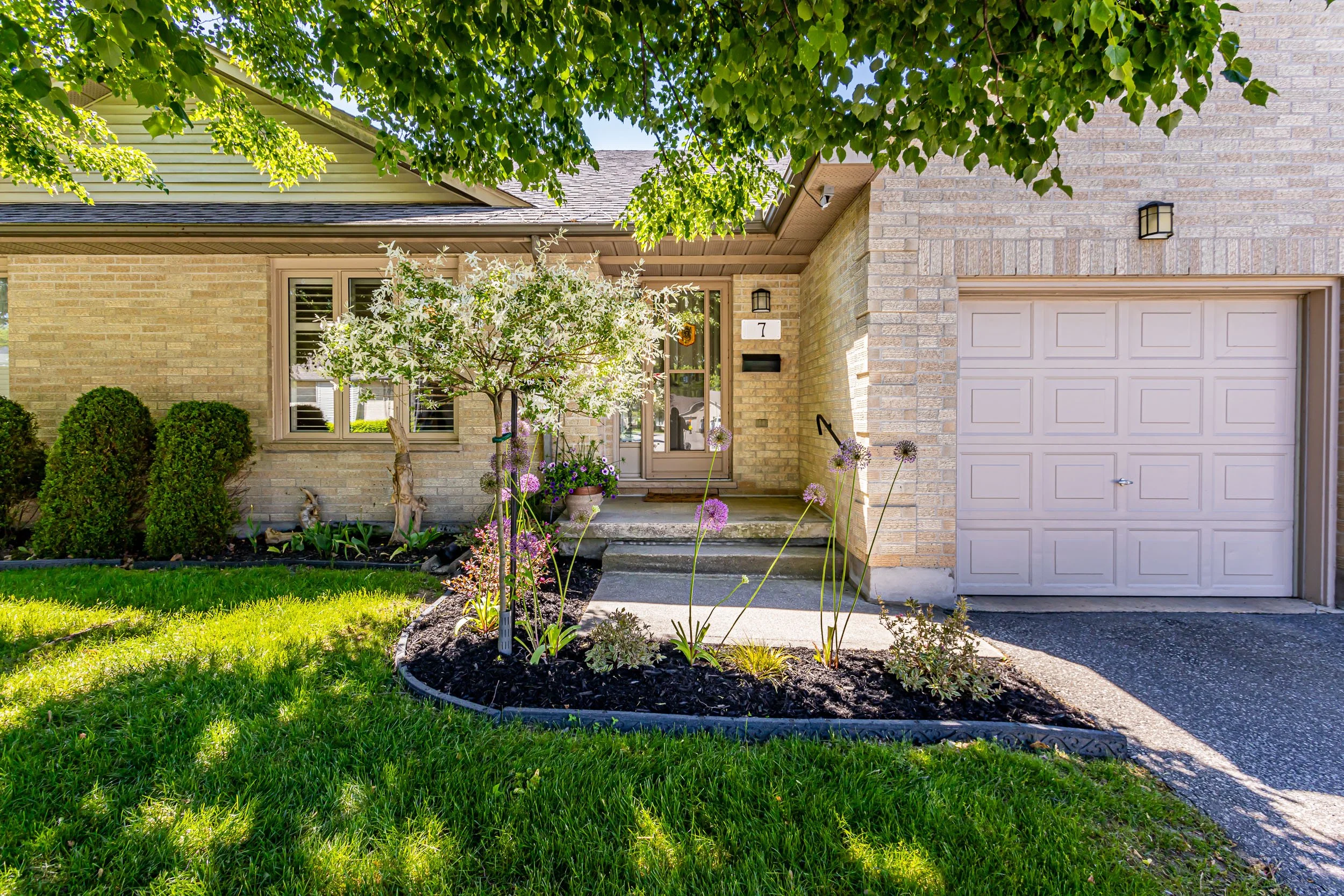 7-99 Edgevalley Rd-2.jpg