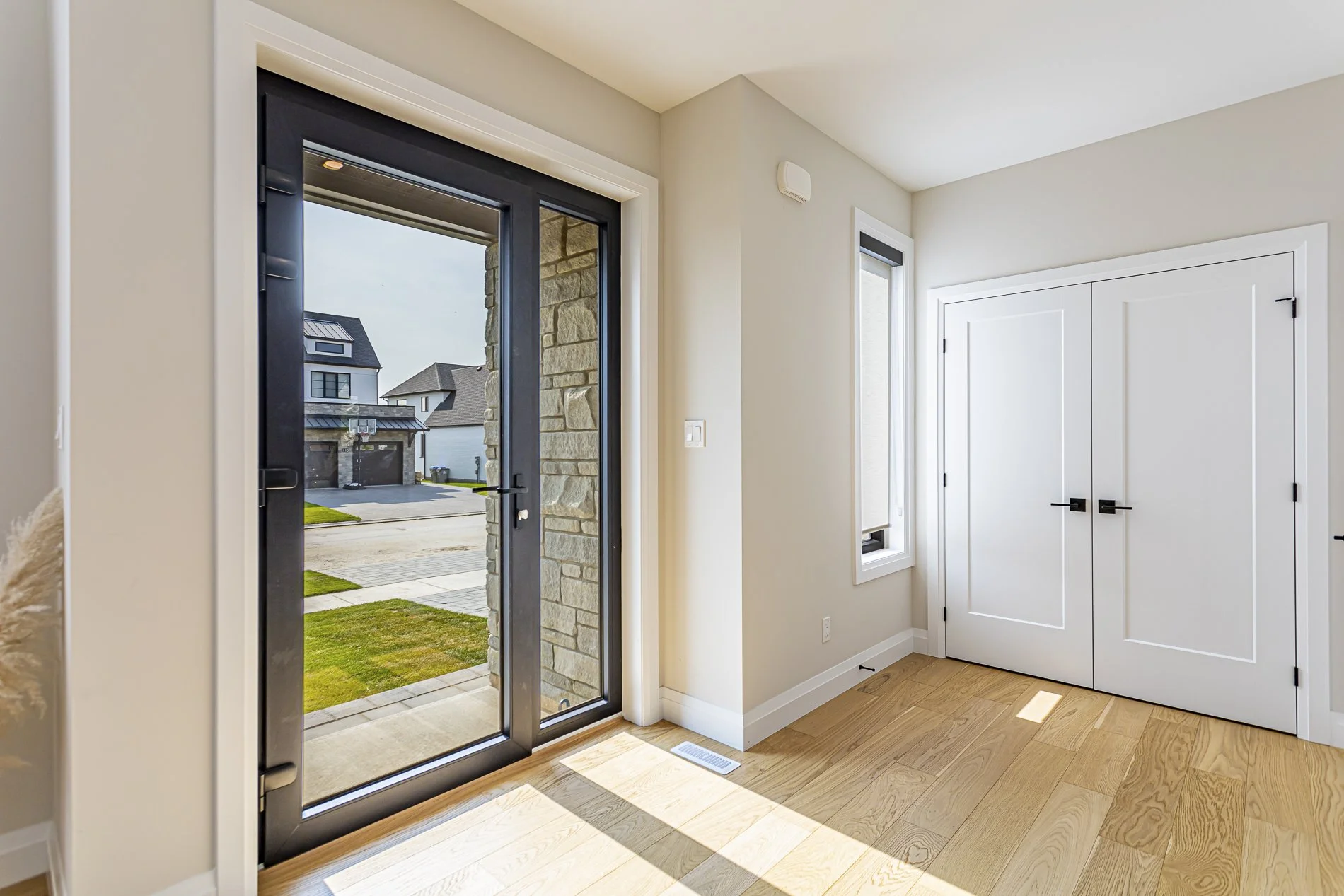 114 Edgewater Blvd_05.jpg