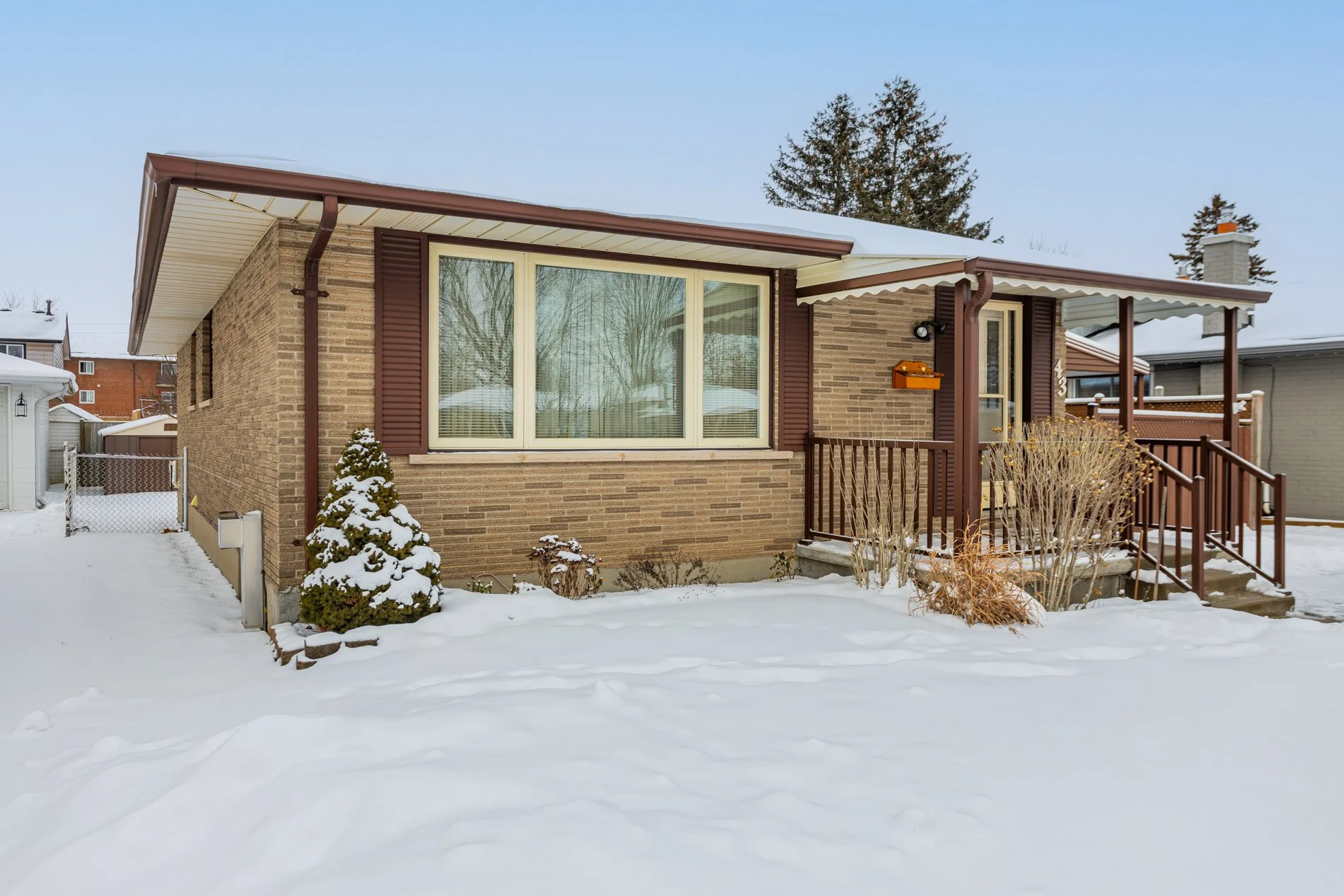 43 Frobisher Cres-3.jpg