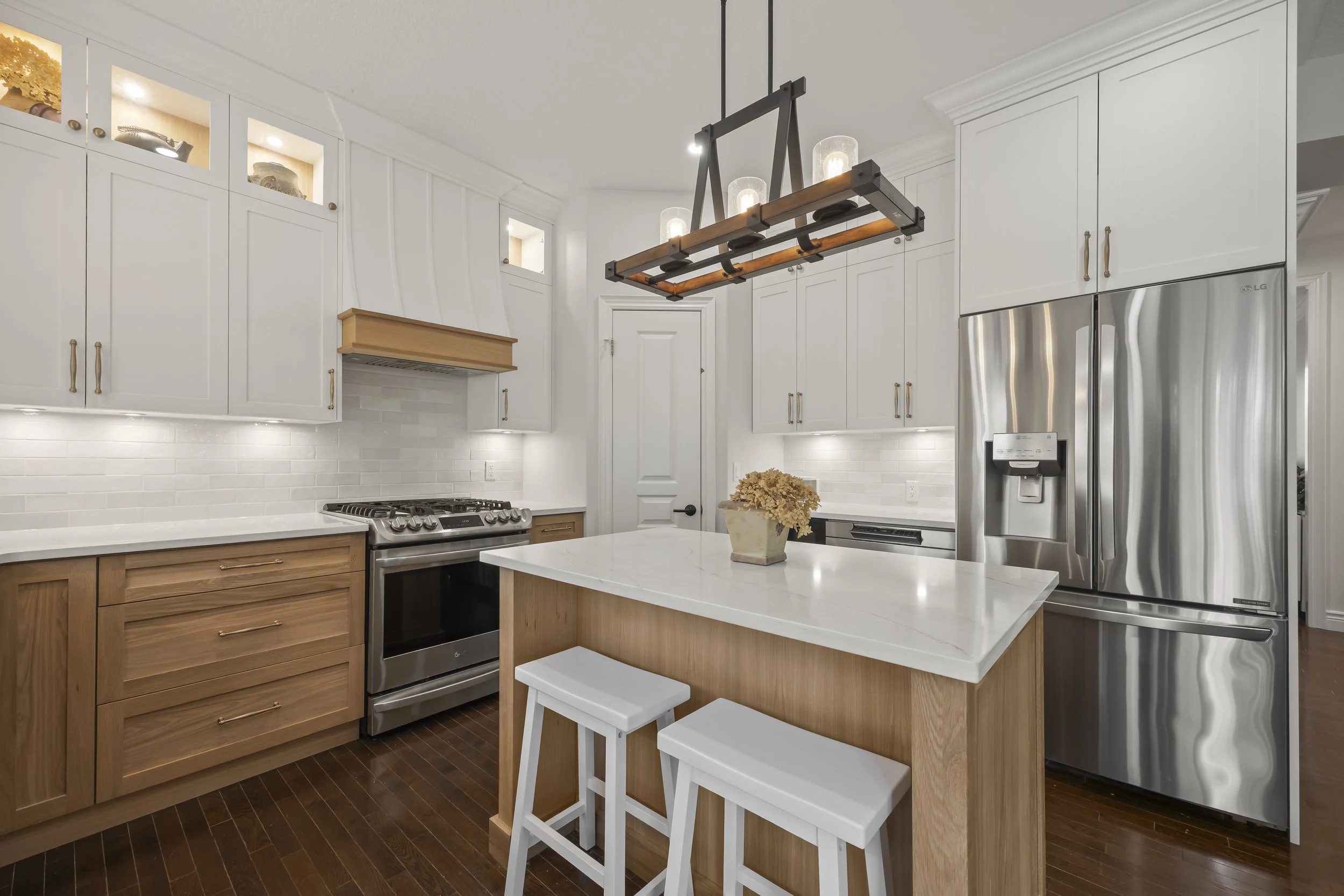 672 Clearwater Cres -04.JPG