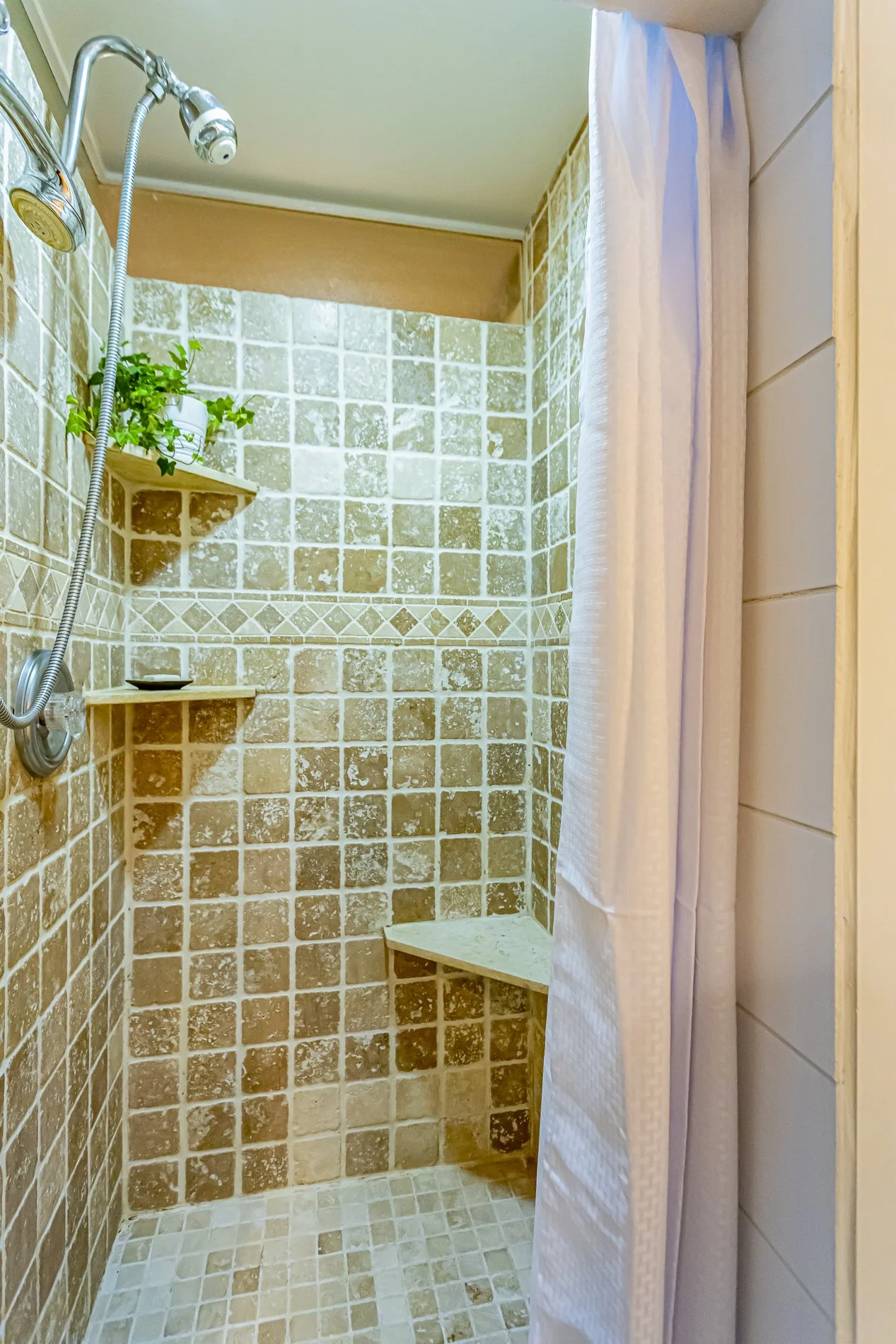 44 Briscoe St E_30.jpg