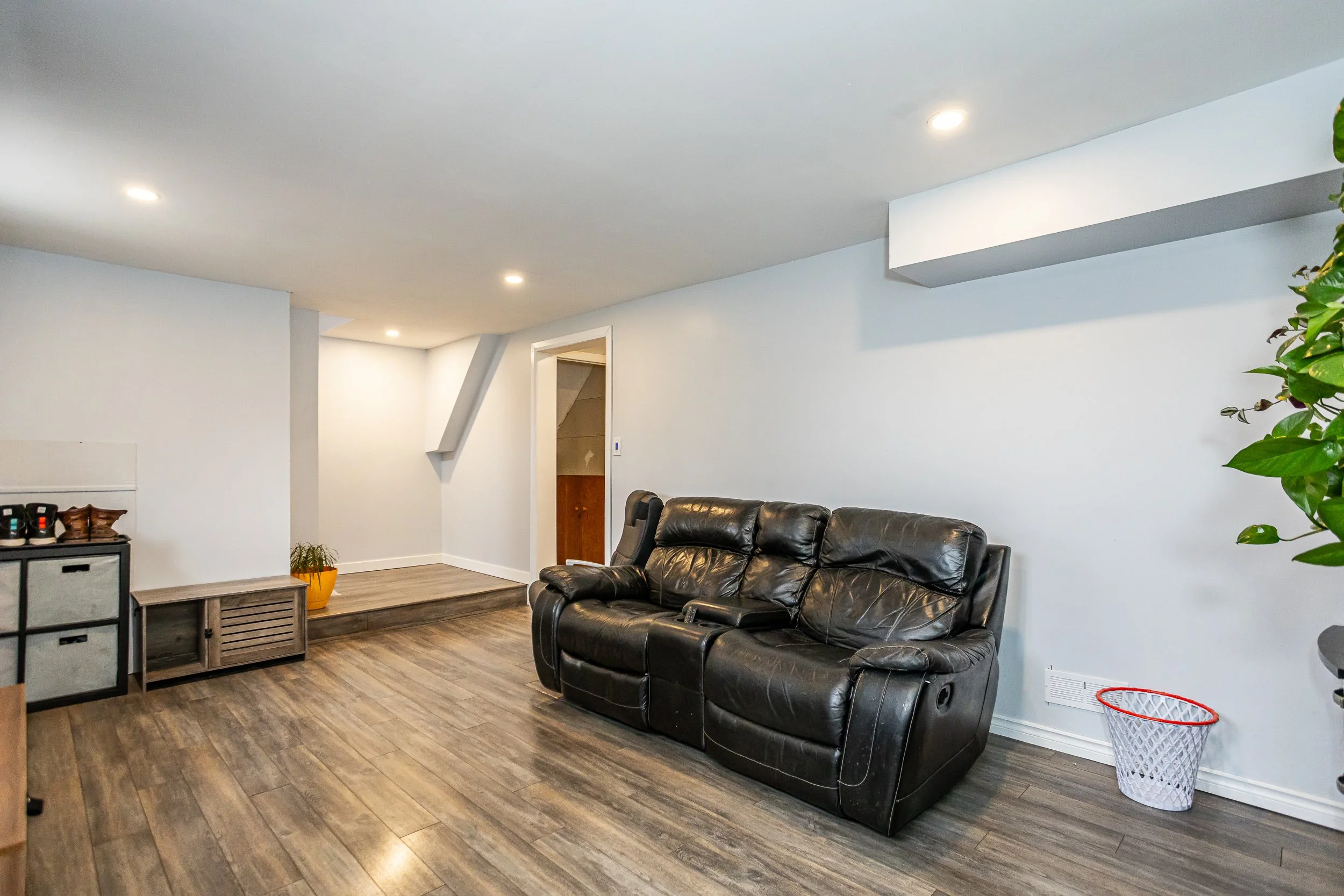 672 Alanbrook St Reshoot-26.jpg