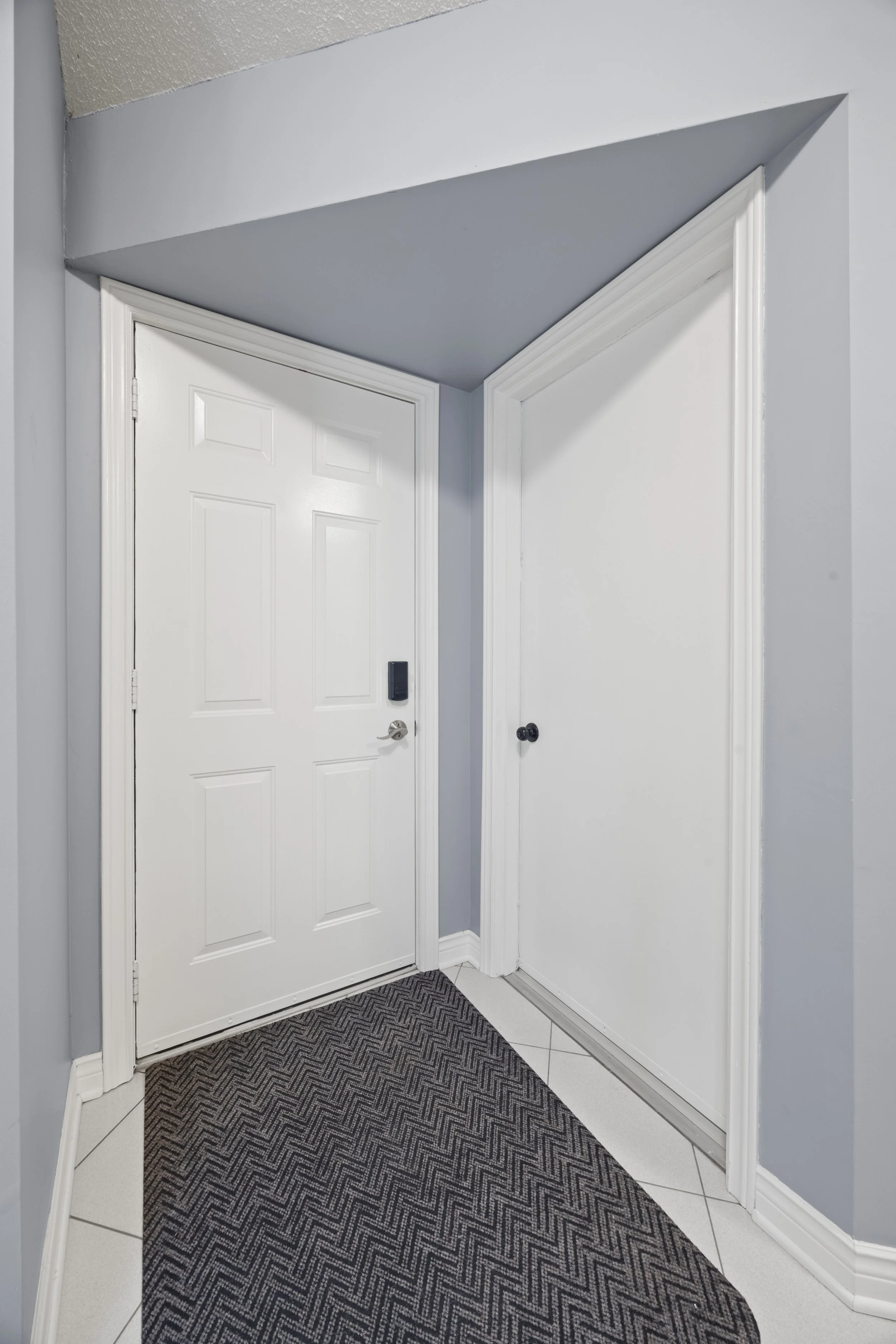 12-90 Ontario St S -05.JPG