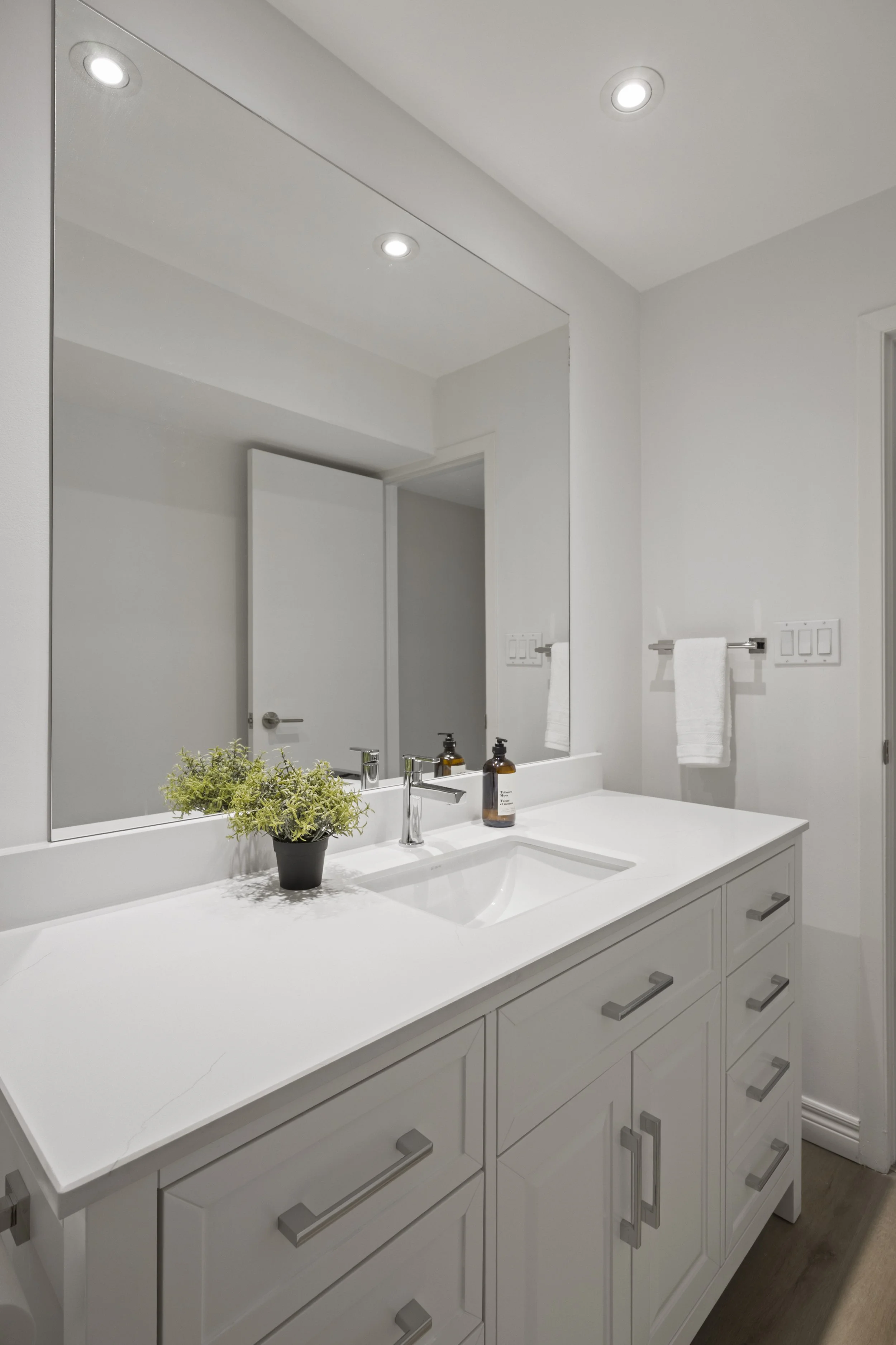 208 - 2228 Trafalgar St -21.JPG