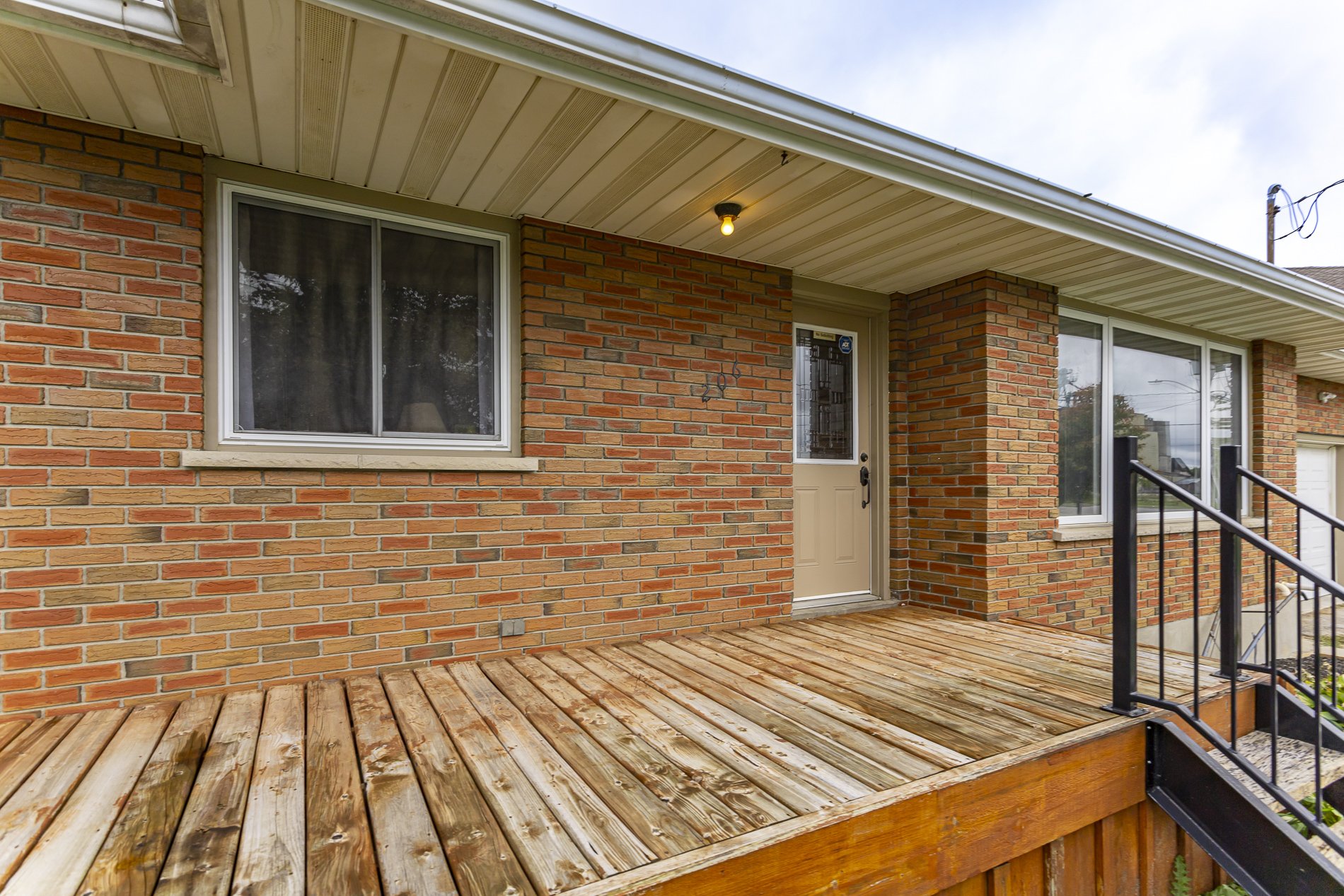 206 Brock St_05.jpg
