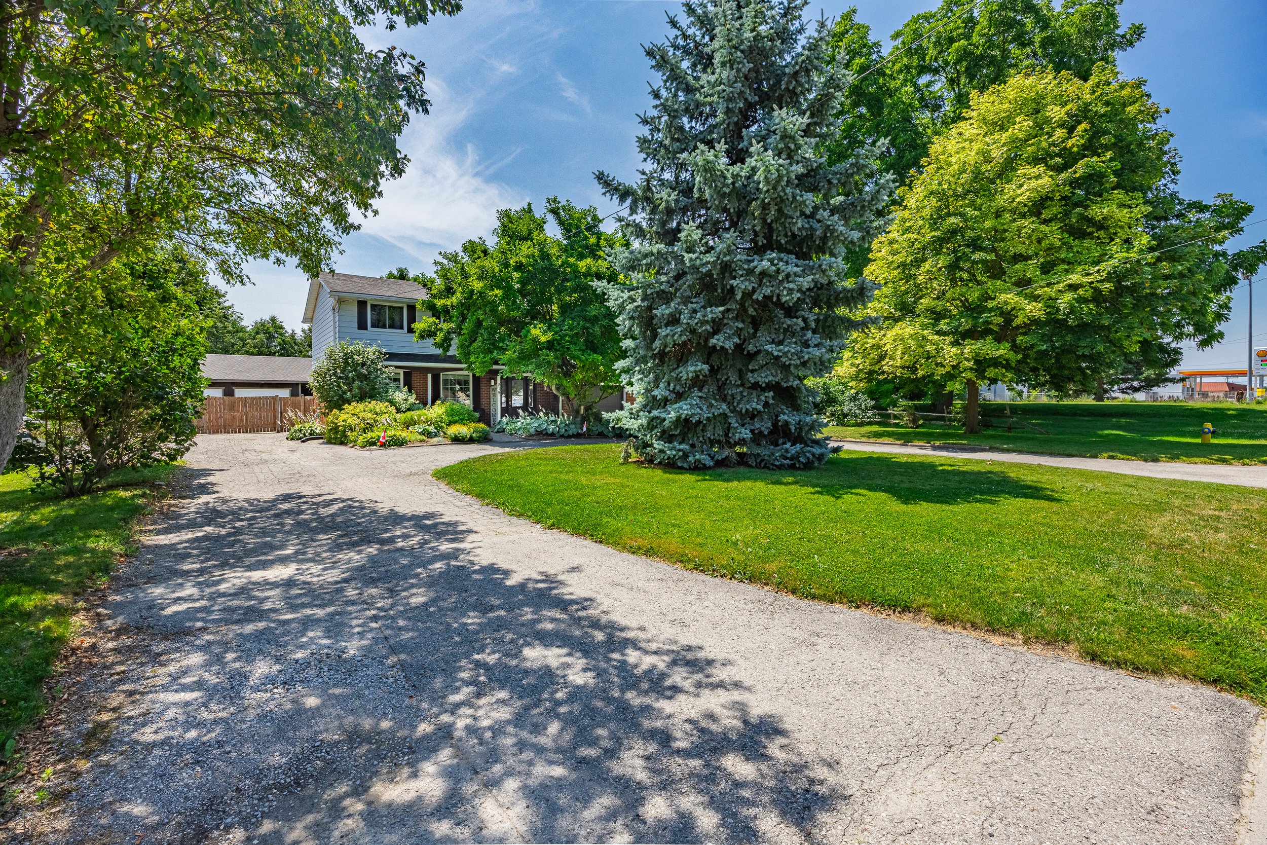 219 Dundas St W -02.jpg