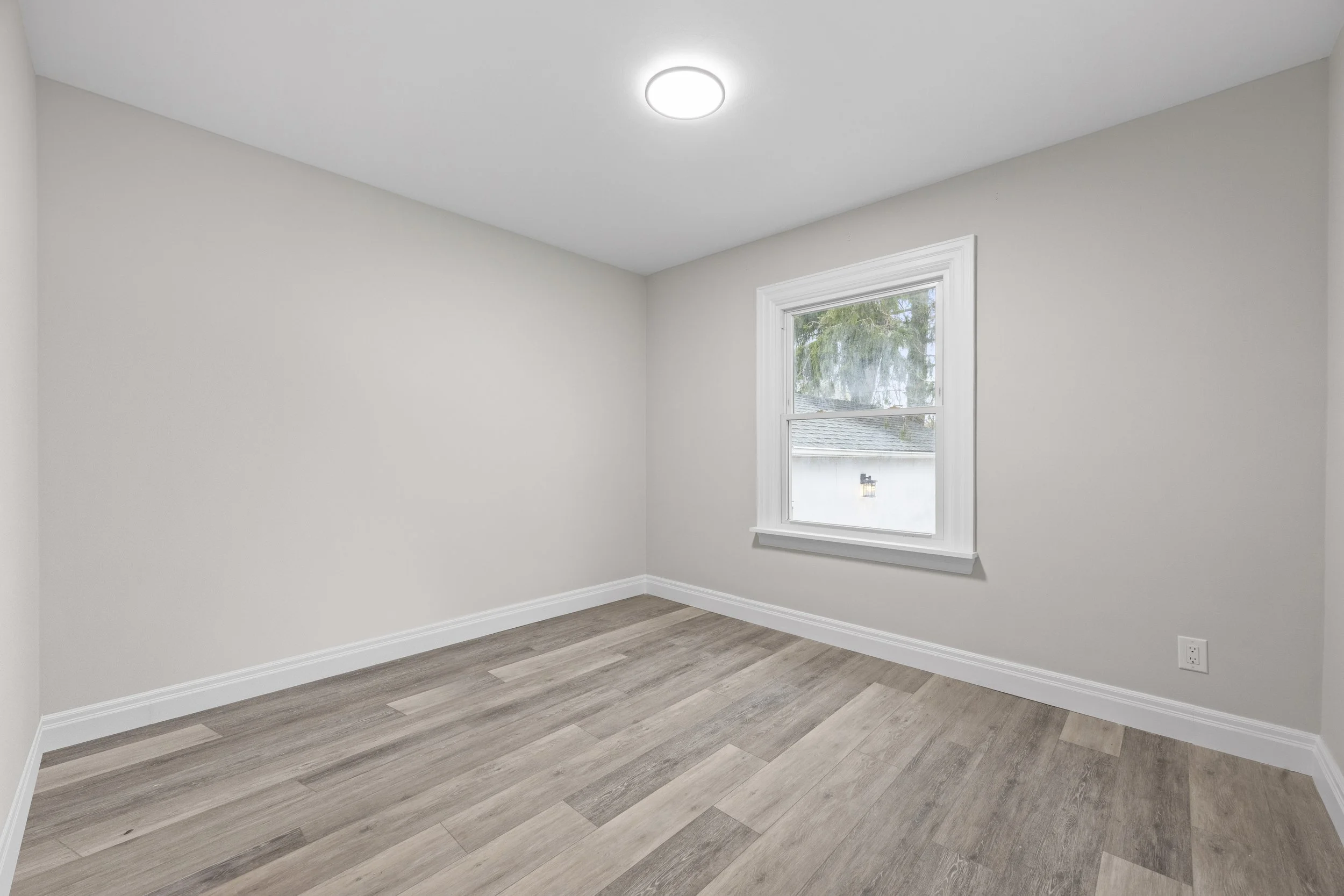 1326 Brydges St -21.JPG