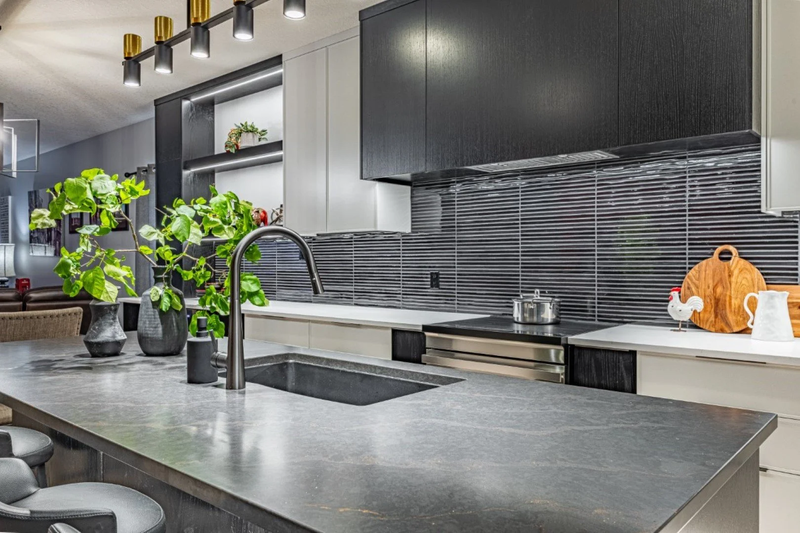 3229 Raleigh Cres-27.jpg