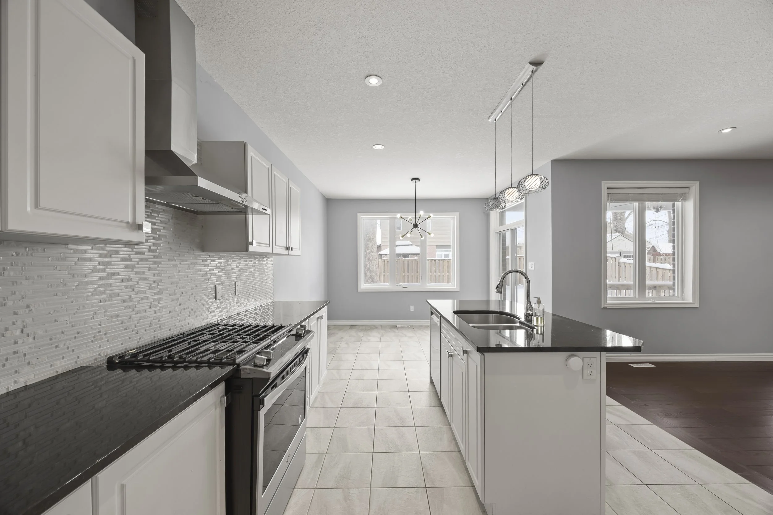 471 Sophia Cres -15.JPG