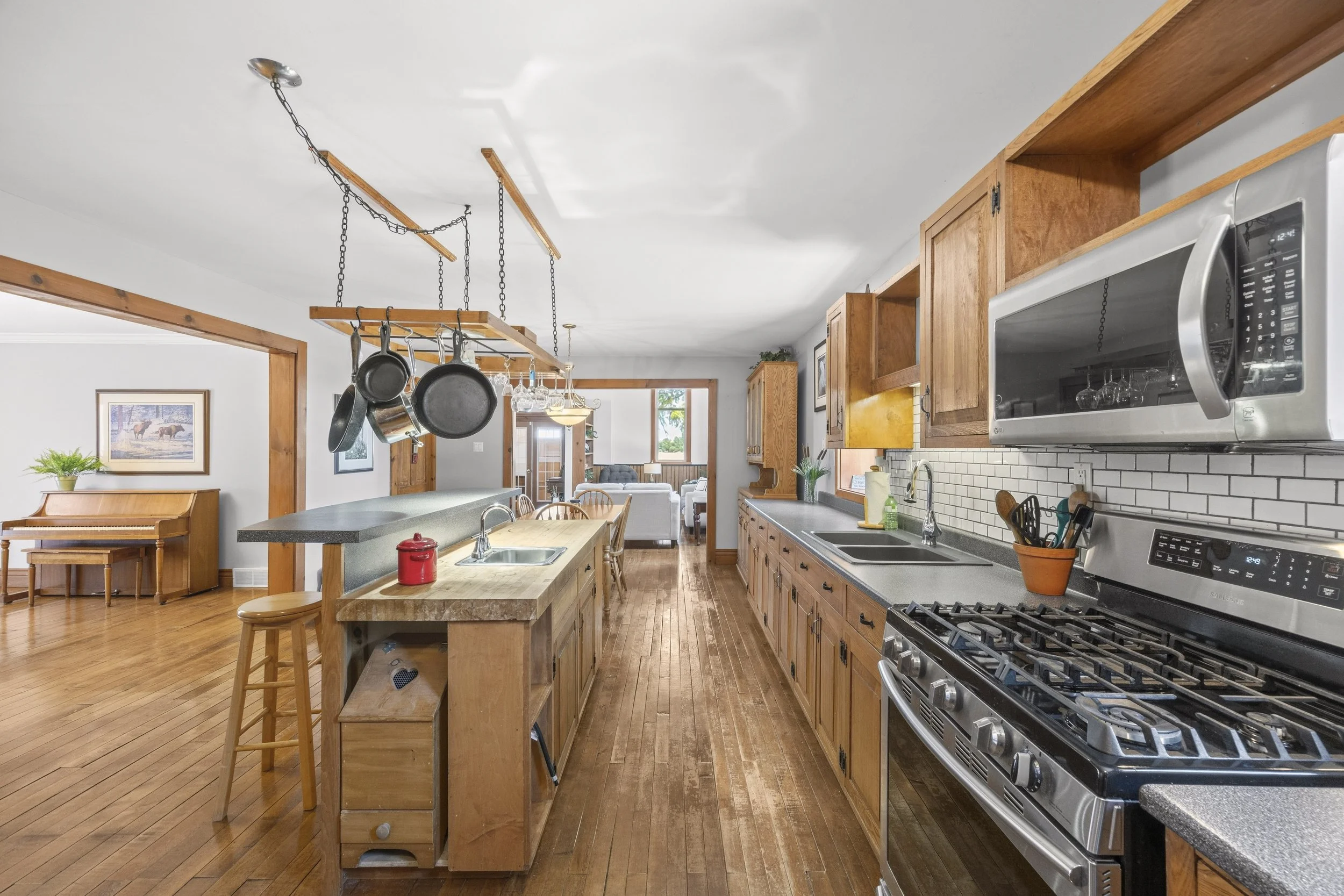 3229 Mcgillivray Dr -19.JPG