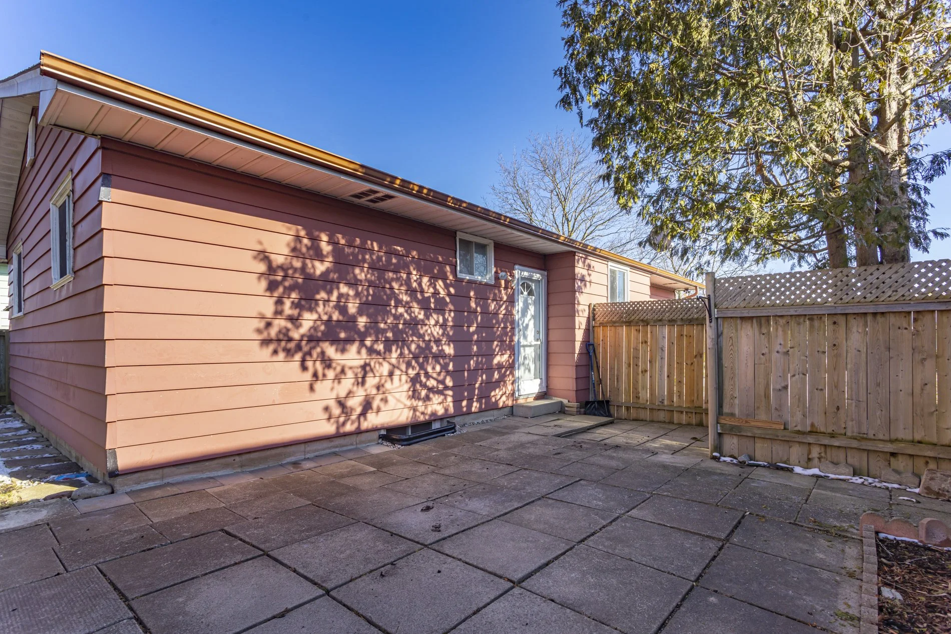 129 Nicholas Cres_42.jpg