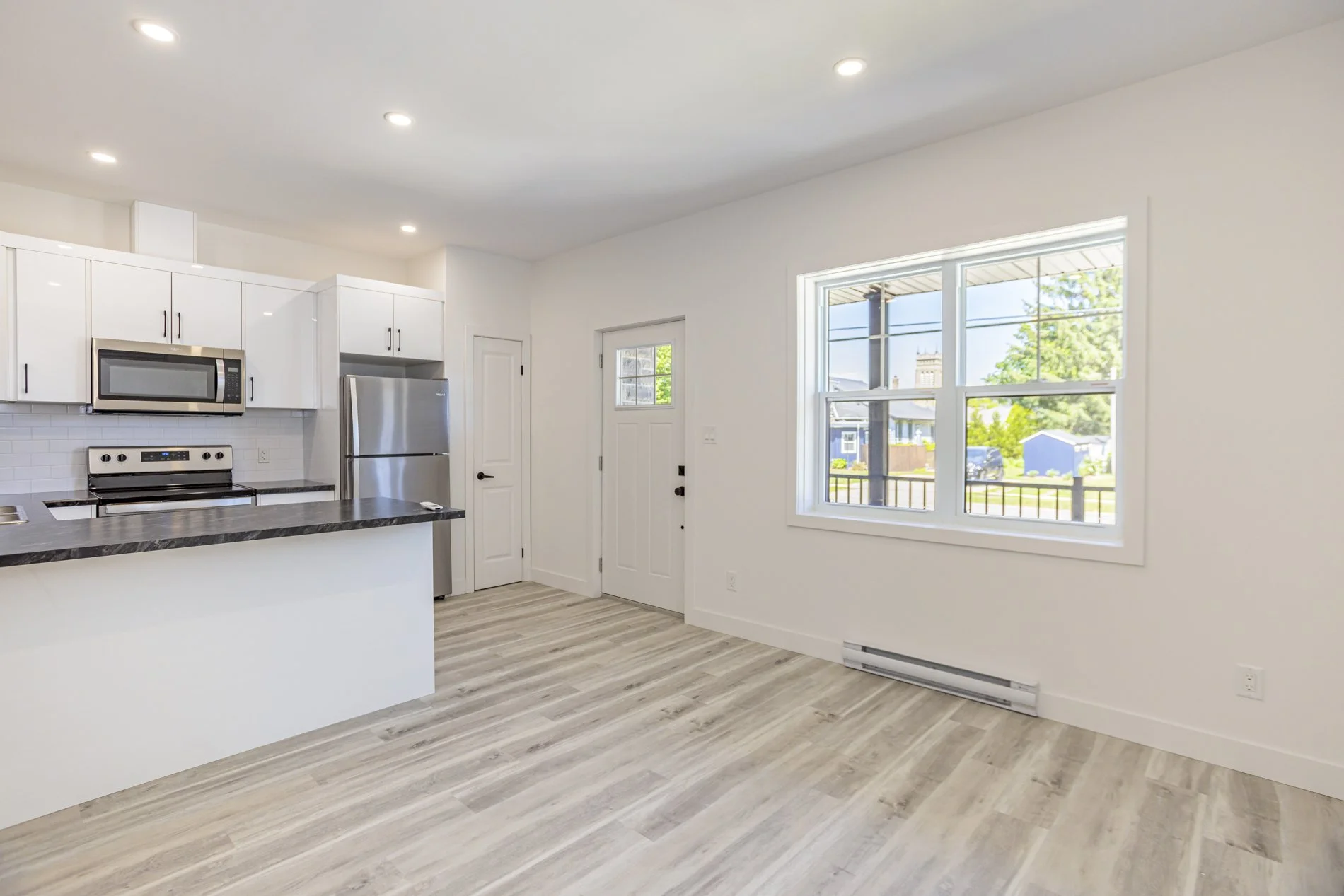 285 William St - Unit 2_01.JPG