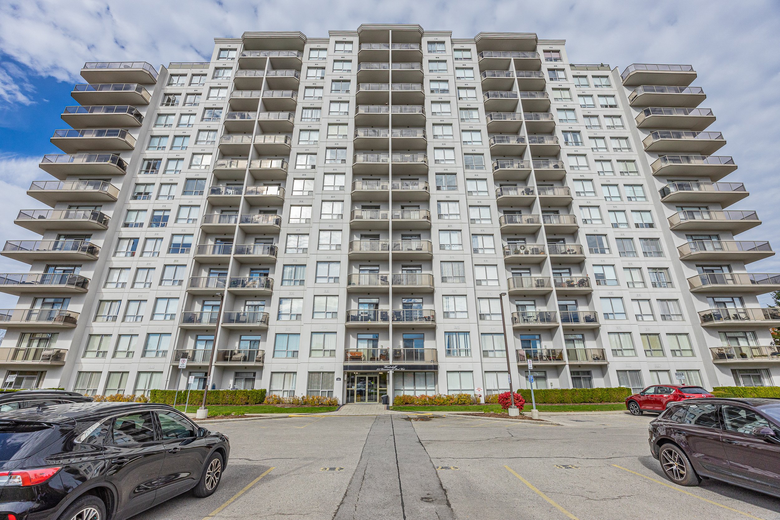 1104-353 Commissioners Rd W -01.jpg