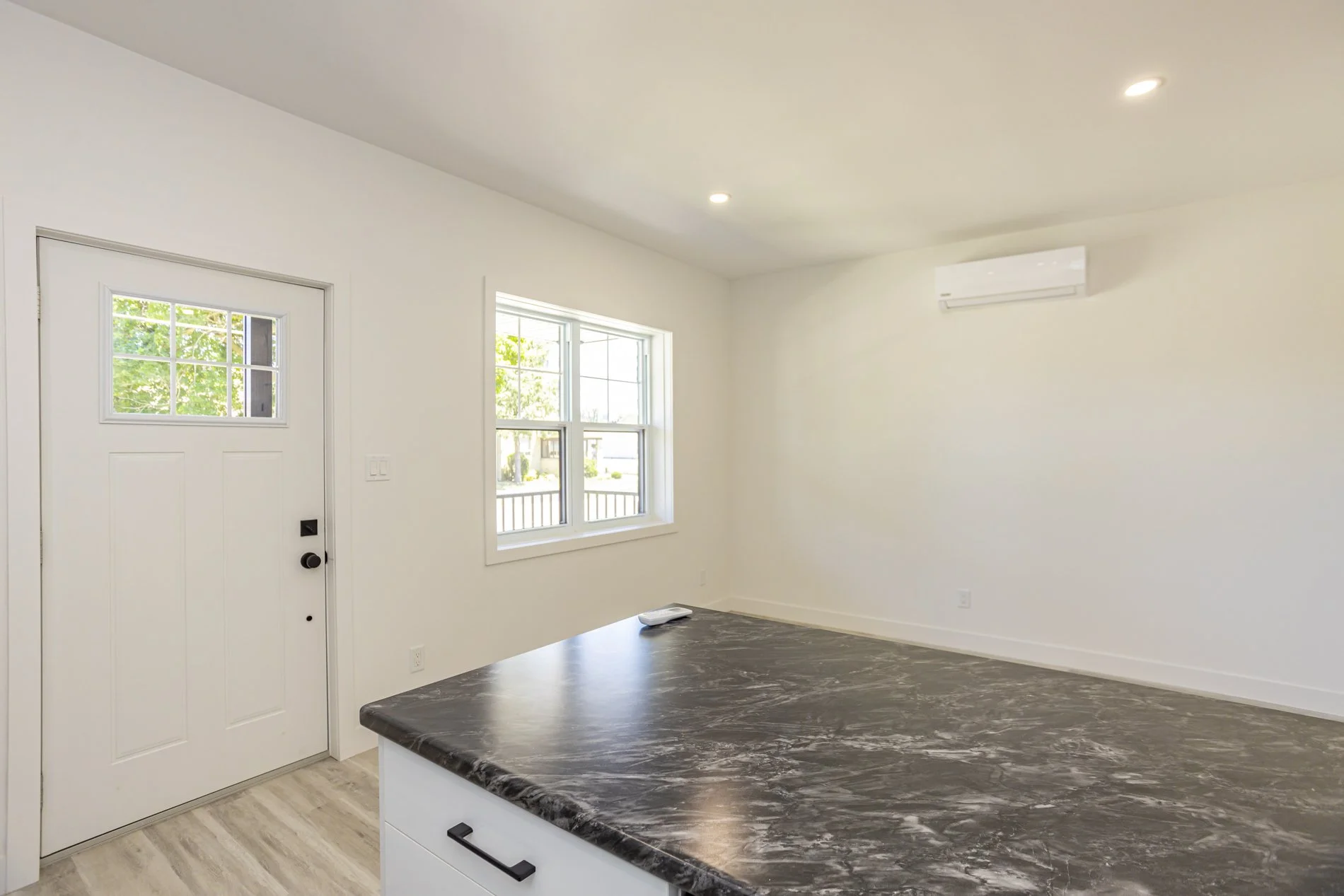 285 William St - Unit 2_03.JPG