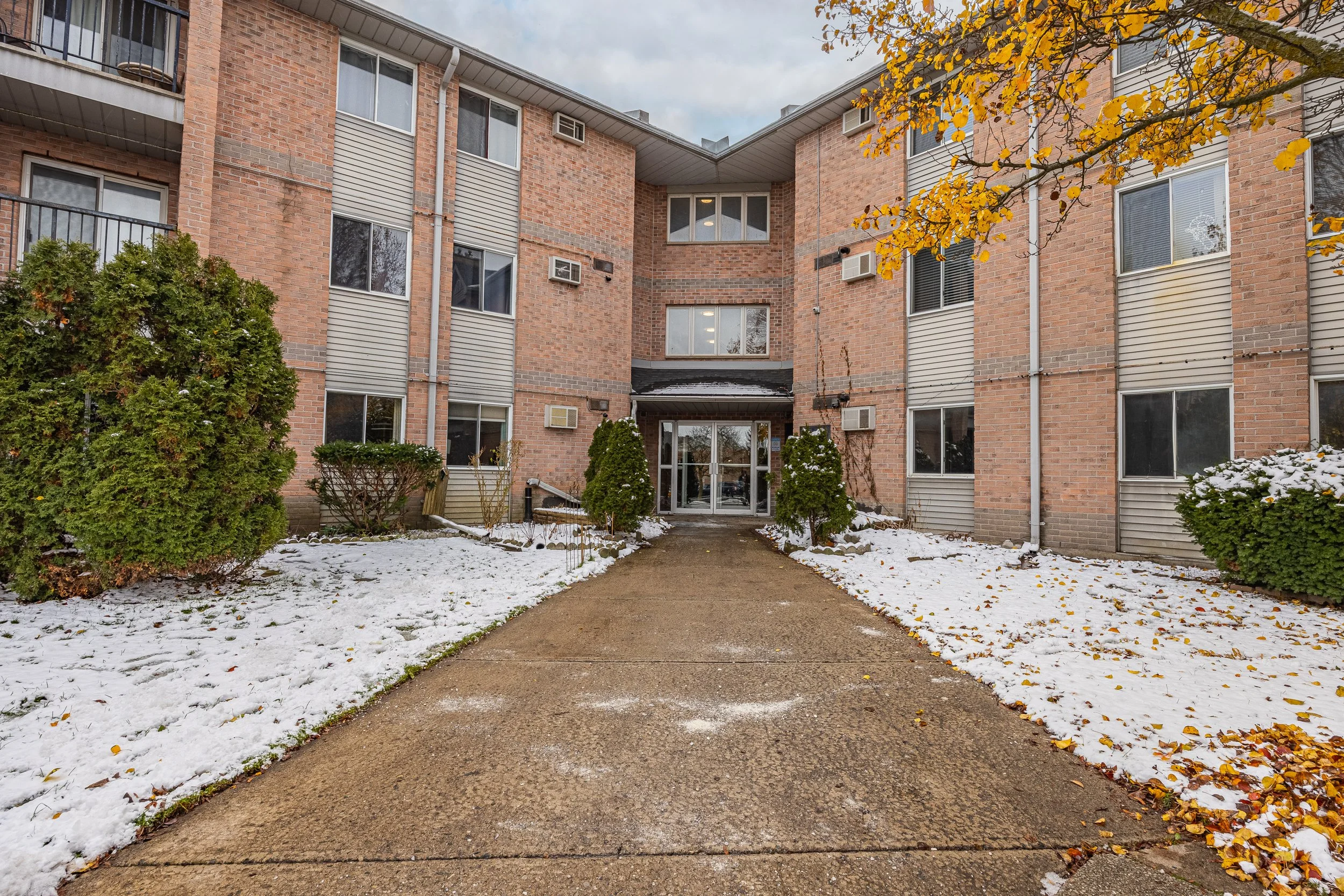 208 - 2228 Trafalgar St -35.jpg