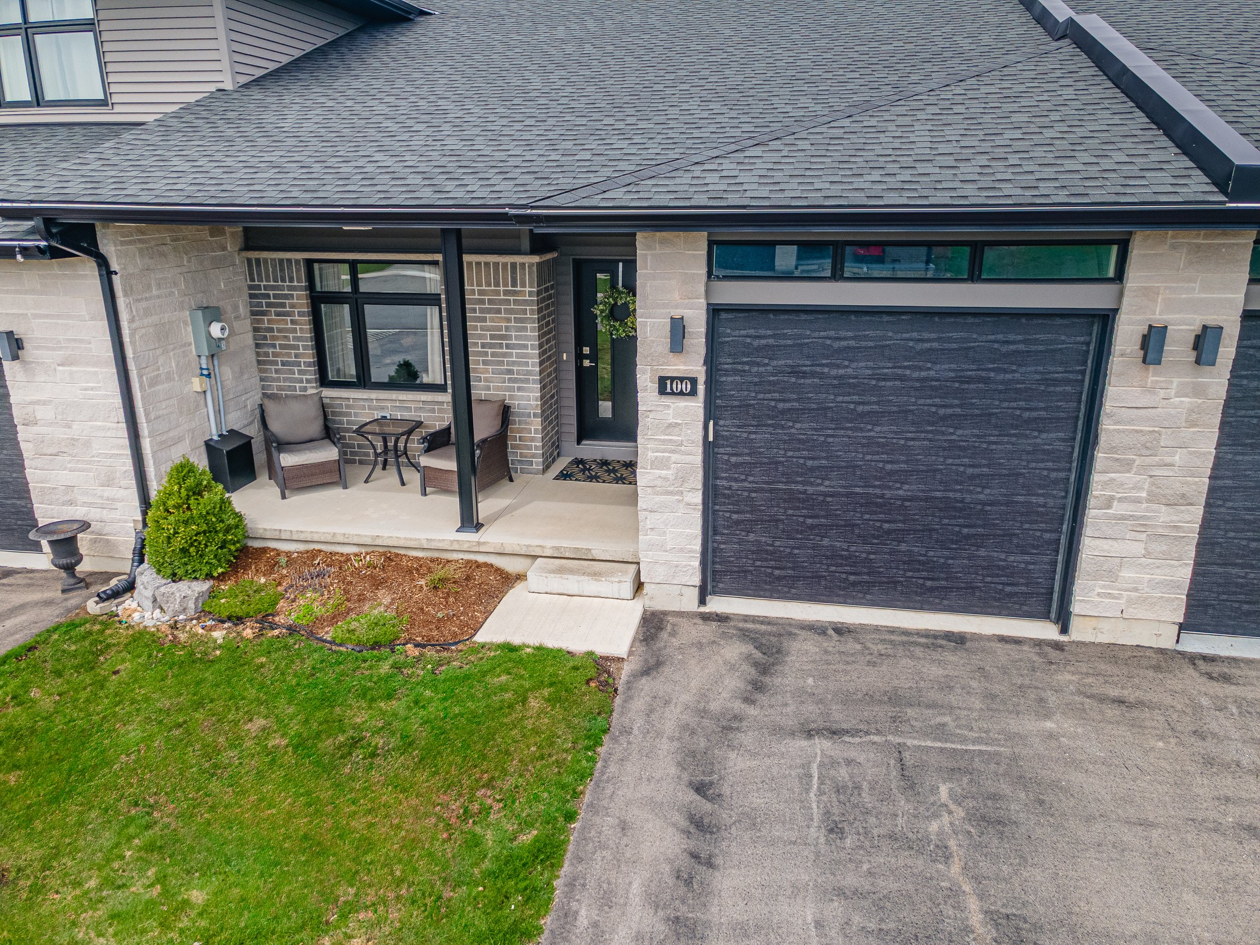 100 Rowe Ave -39.jpg