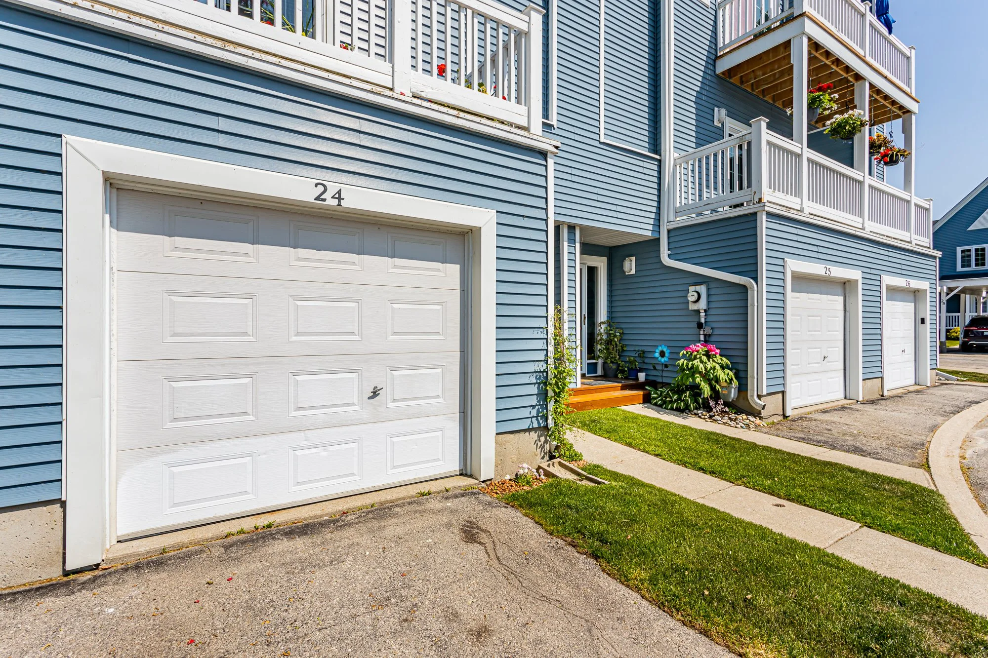 24-374 Front St-3.jpg
