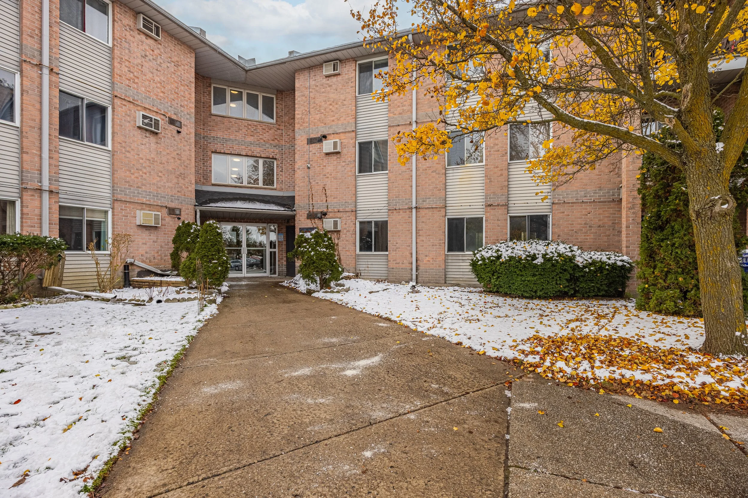208 - 2228 Trafalgar St -36.jpg