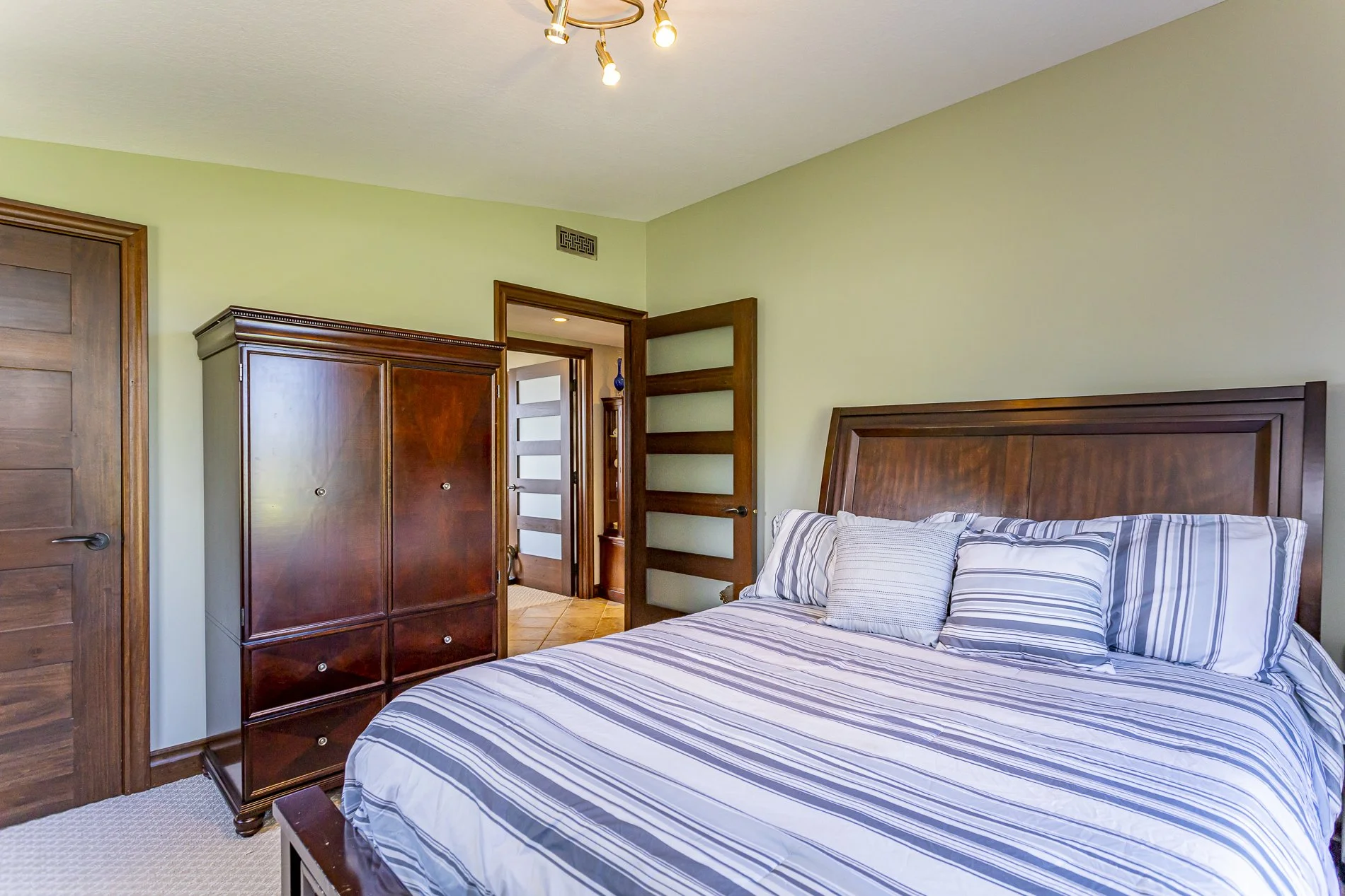 12070 Rose Beach Line_26.jpg