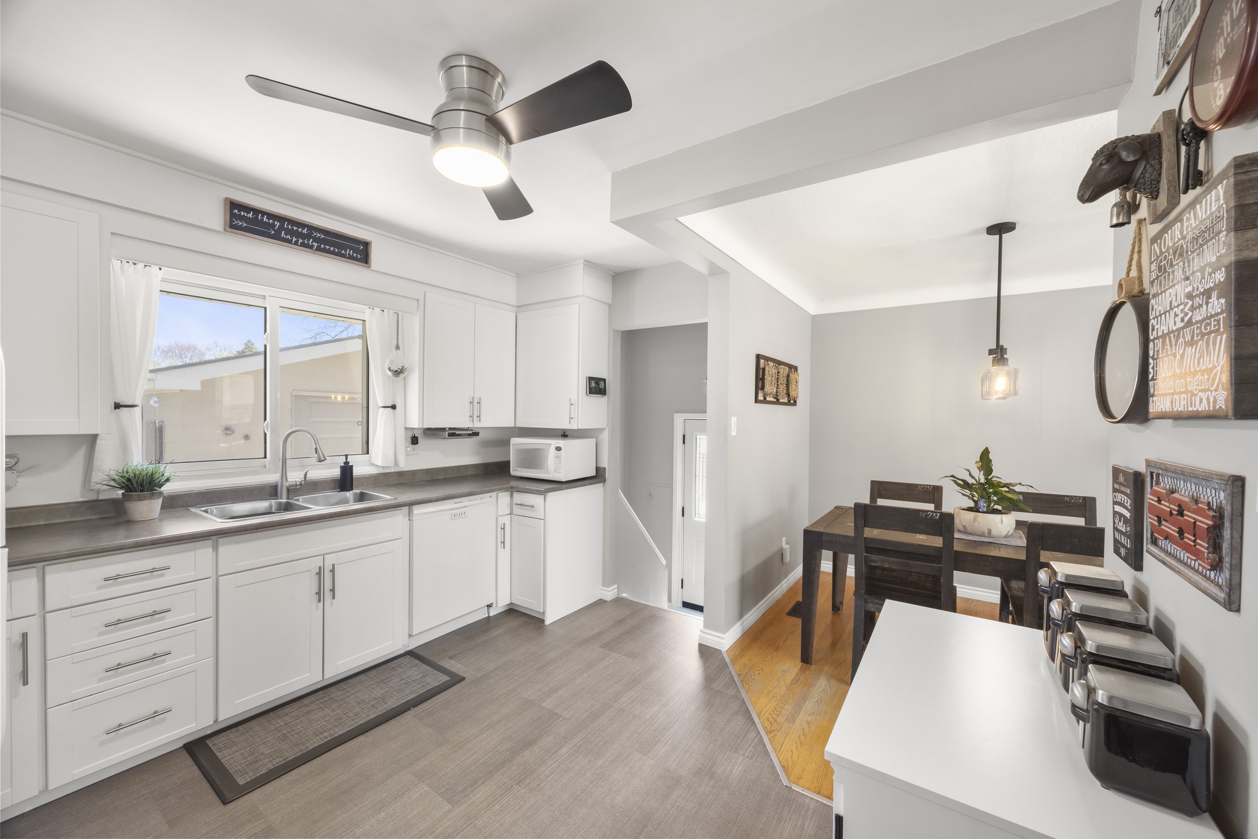 430 Magnolia Cres -17.JPG
