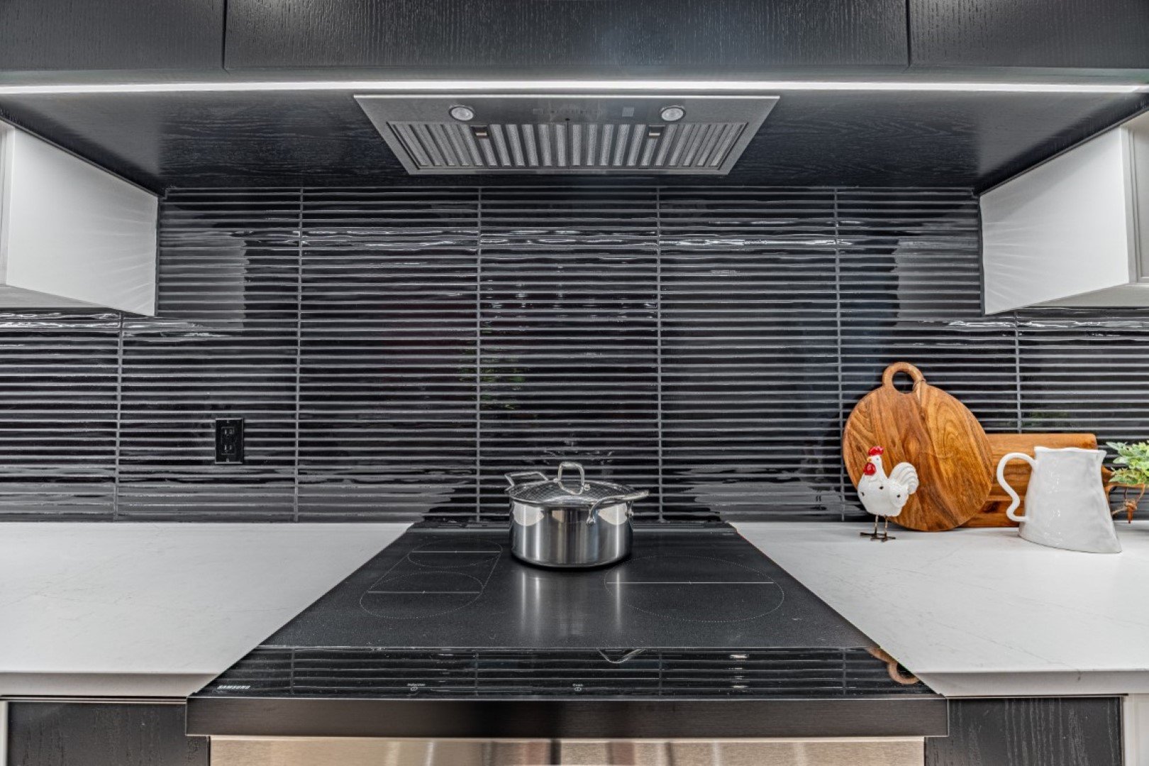 3229 Raleigh Cres-18.jpg