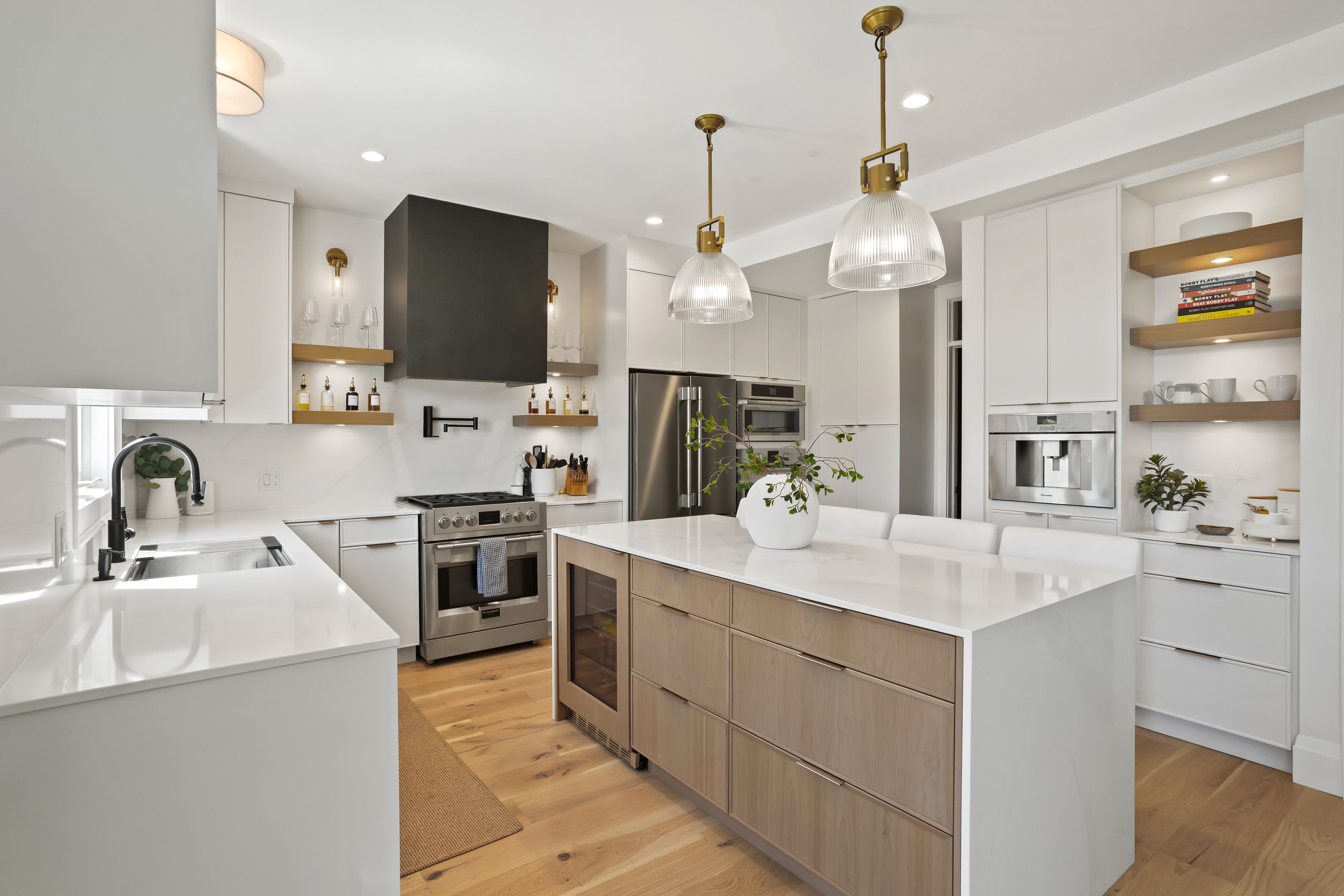2201 Ladyslipper Cres-4.jpg