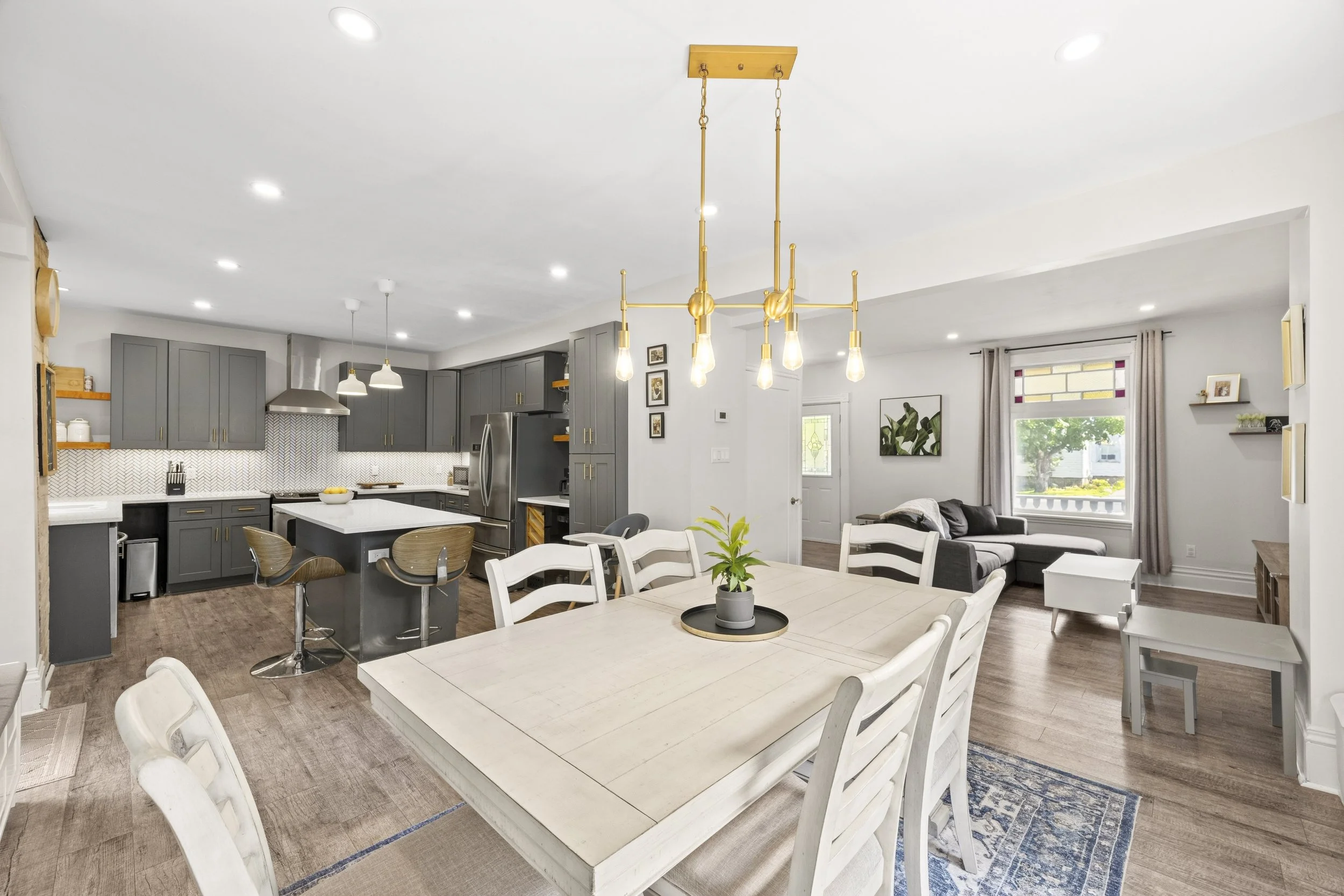 152 Wonham St S -14.jpg